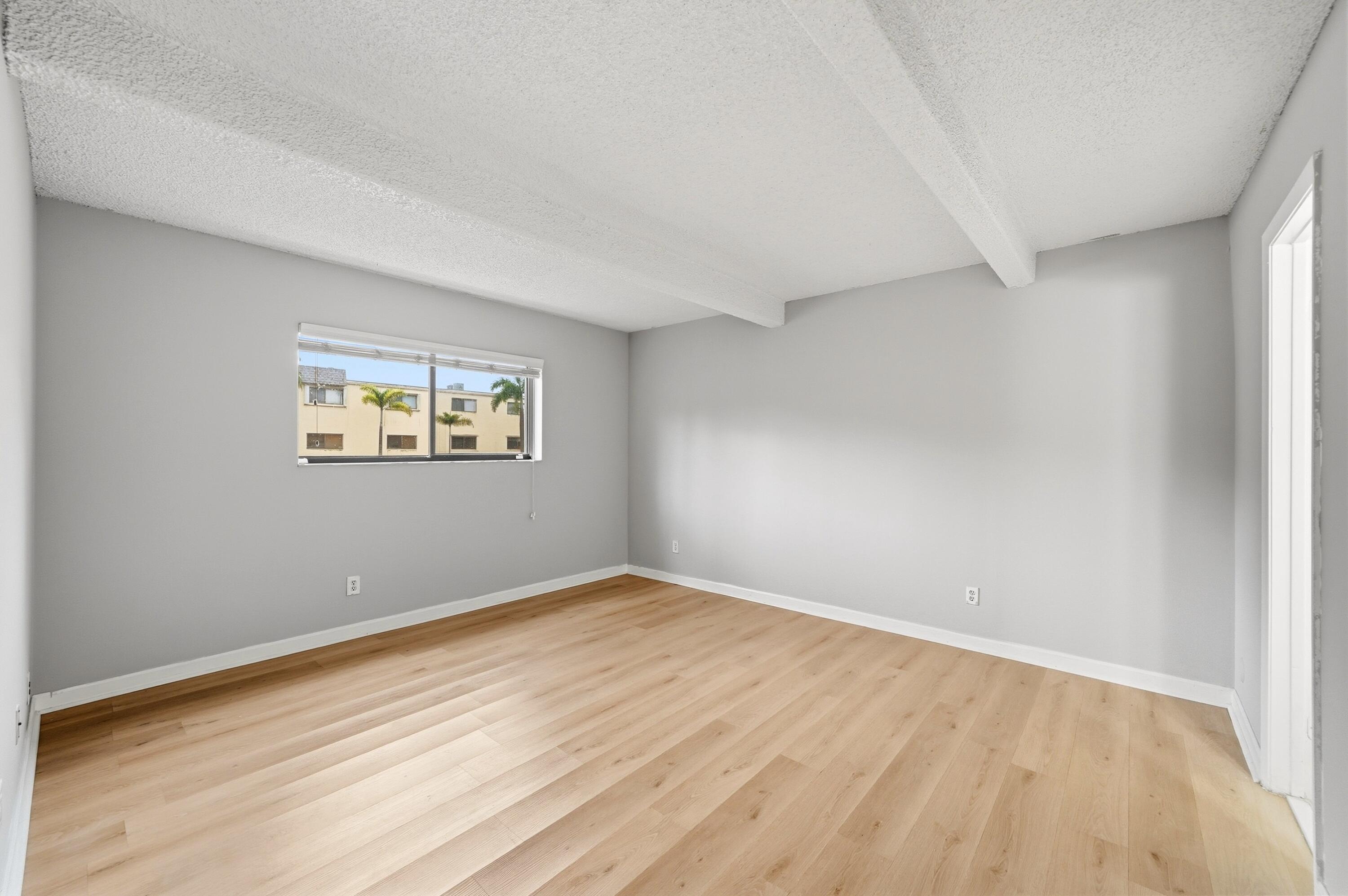 VILLAGE TOWNHOUSE-POMPANO BEACH - Residential