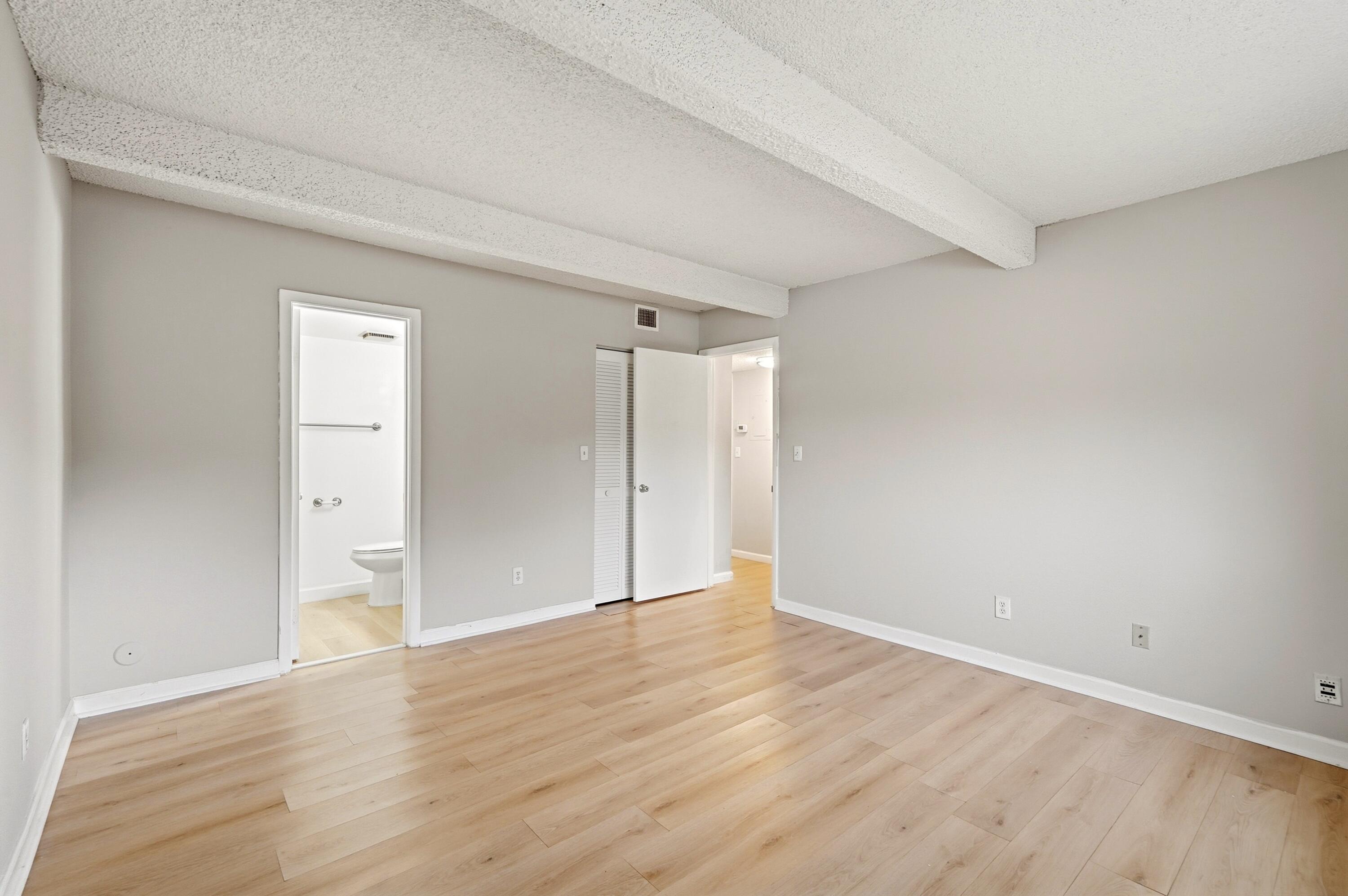VILLAGE TOWNHOUSE-POMPANO BEACH - Residential