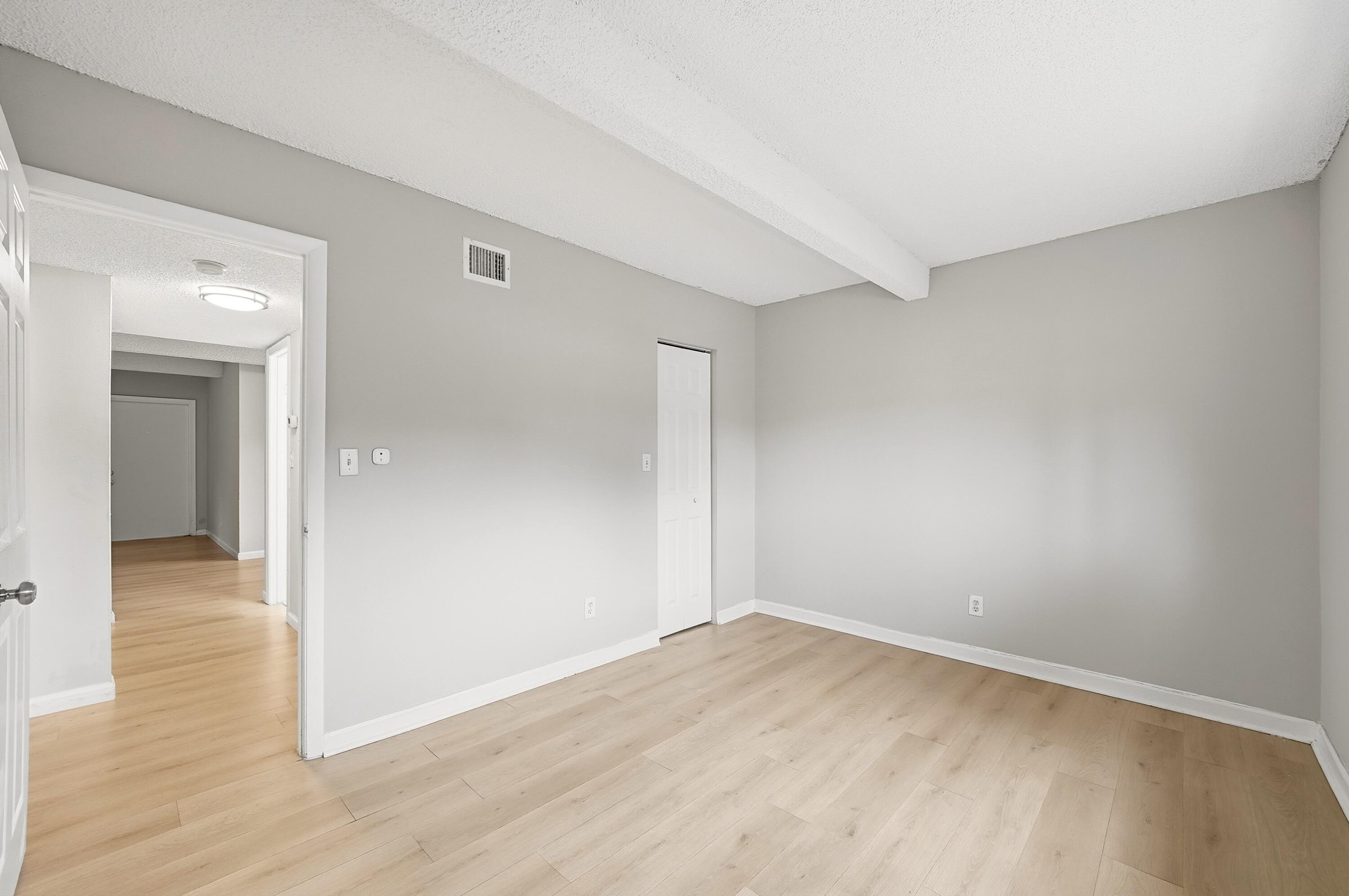 VILLAGE TOWNHOUSE-POMPANO BEACH - Residential