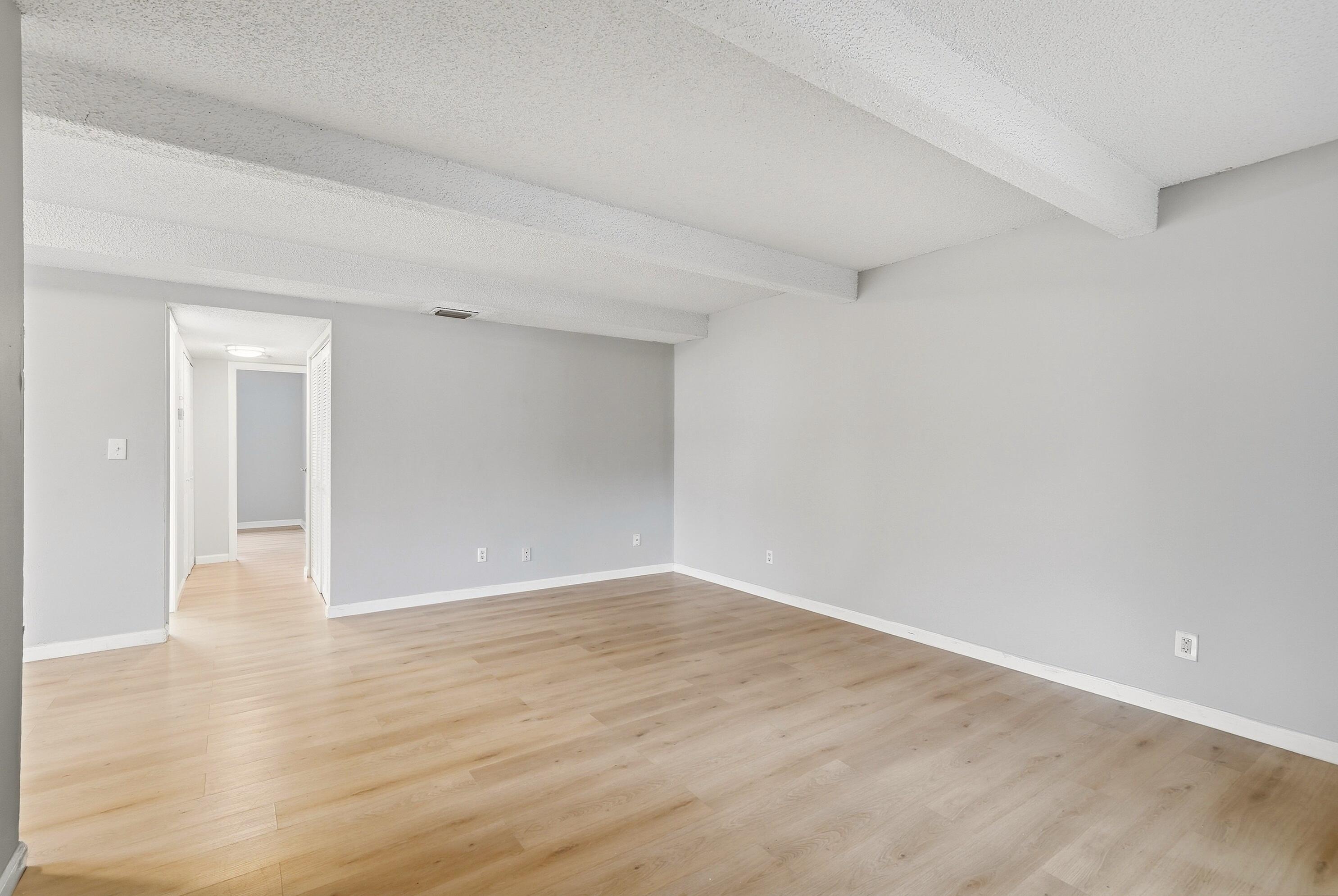 VILLAGE TOWNHOUSE-POMPANO BEACH - Residential