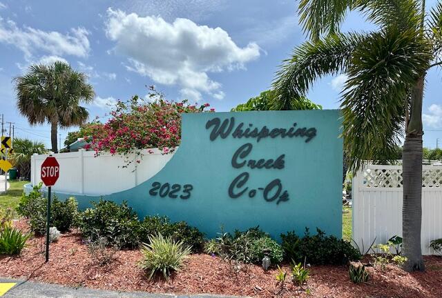 WHISPERING CREEK - Land