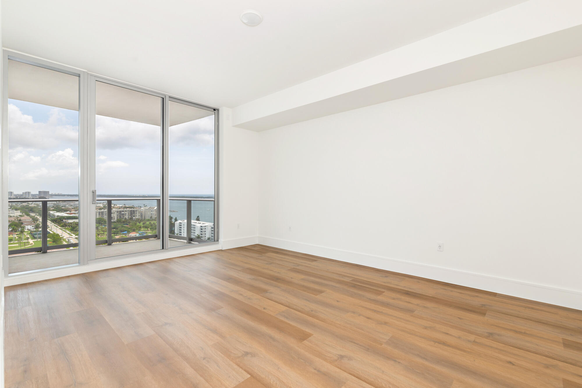 NAUTILUS 220 CONDO - Residential