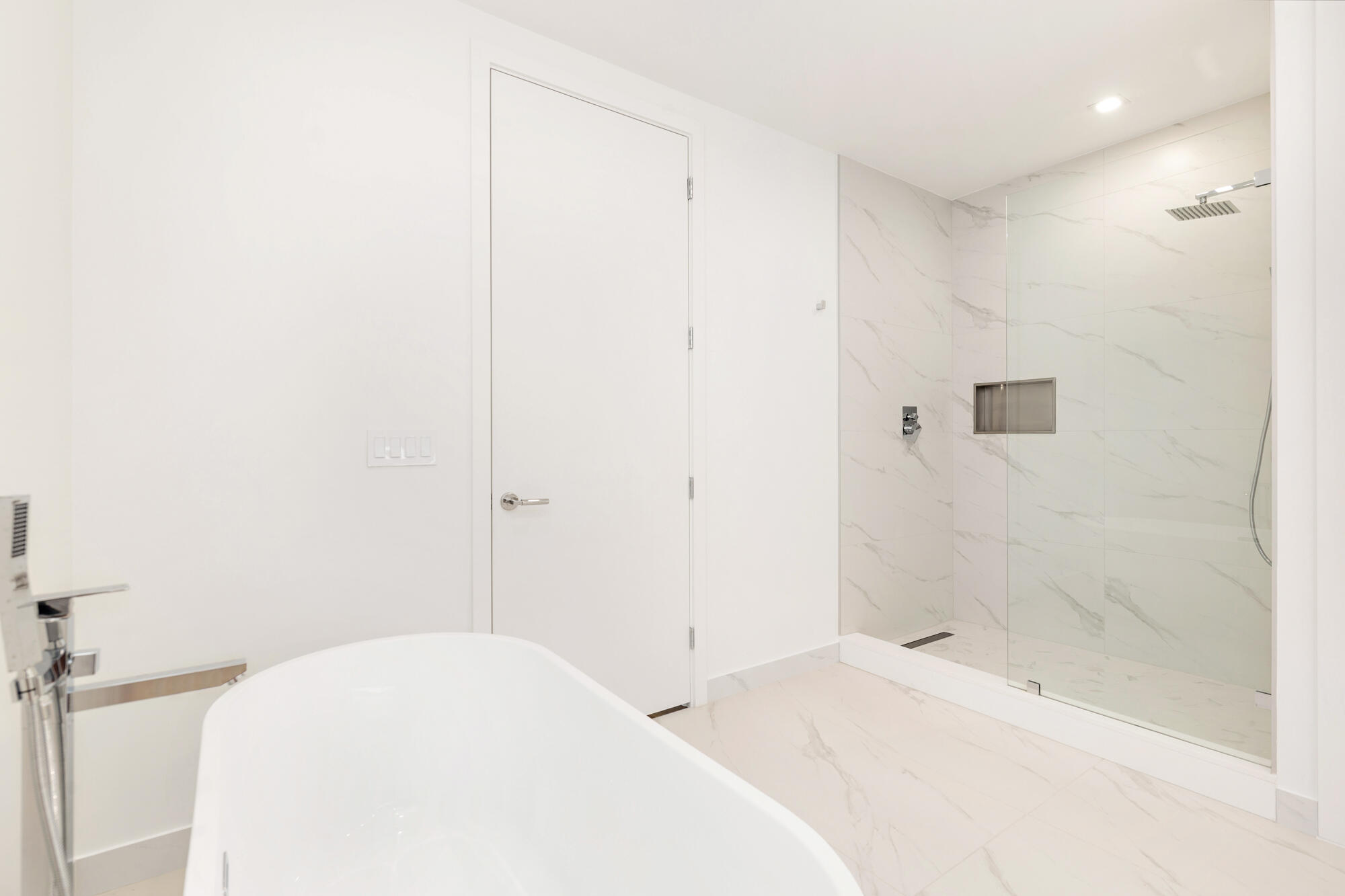 NAUTILUS 220 CONDO - Residential