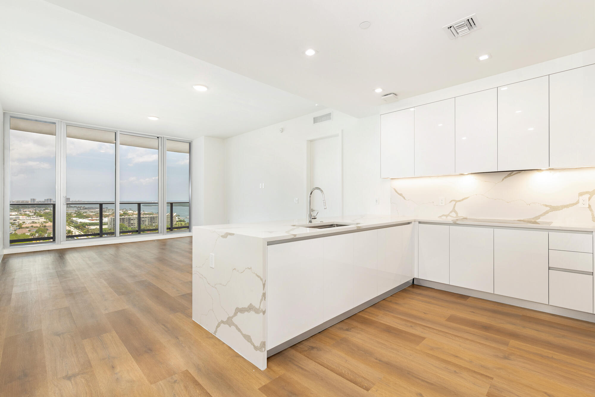 NAUTILUS 220 CONDO - Residential