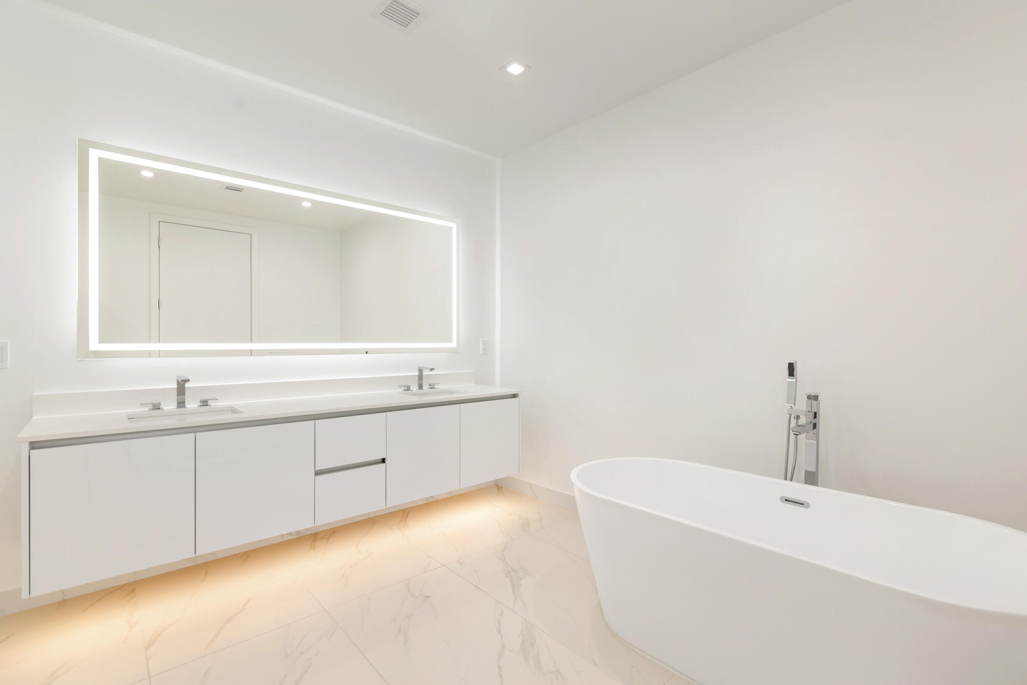 NAUTILUS 220 CONDO - Residential