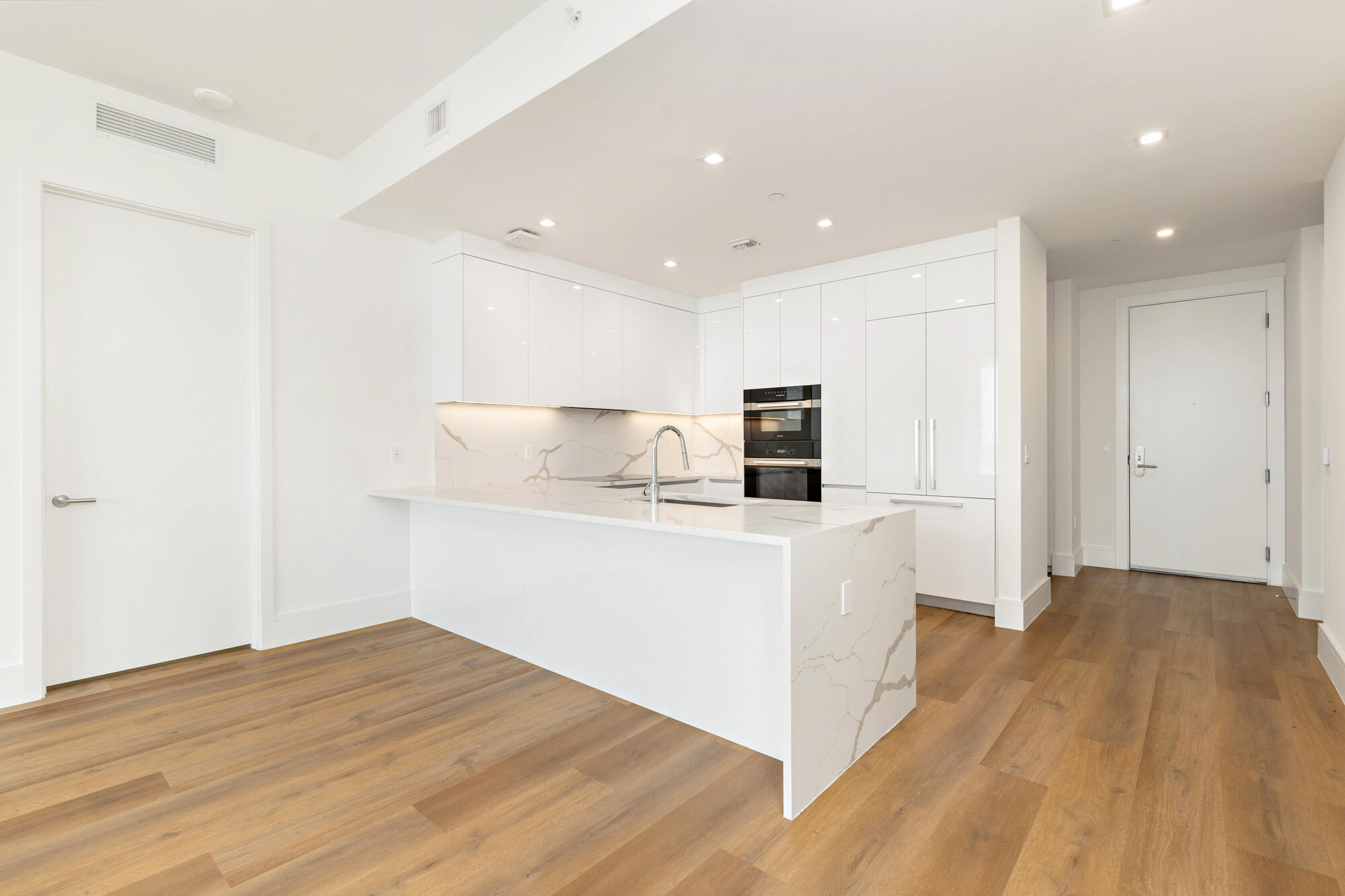 NAUTILUS 220 CONDO - Residential