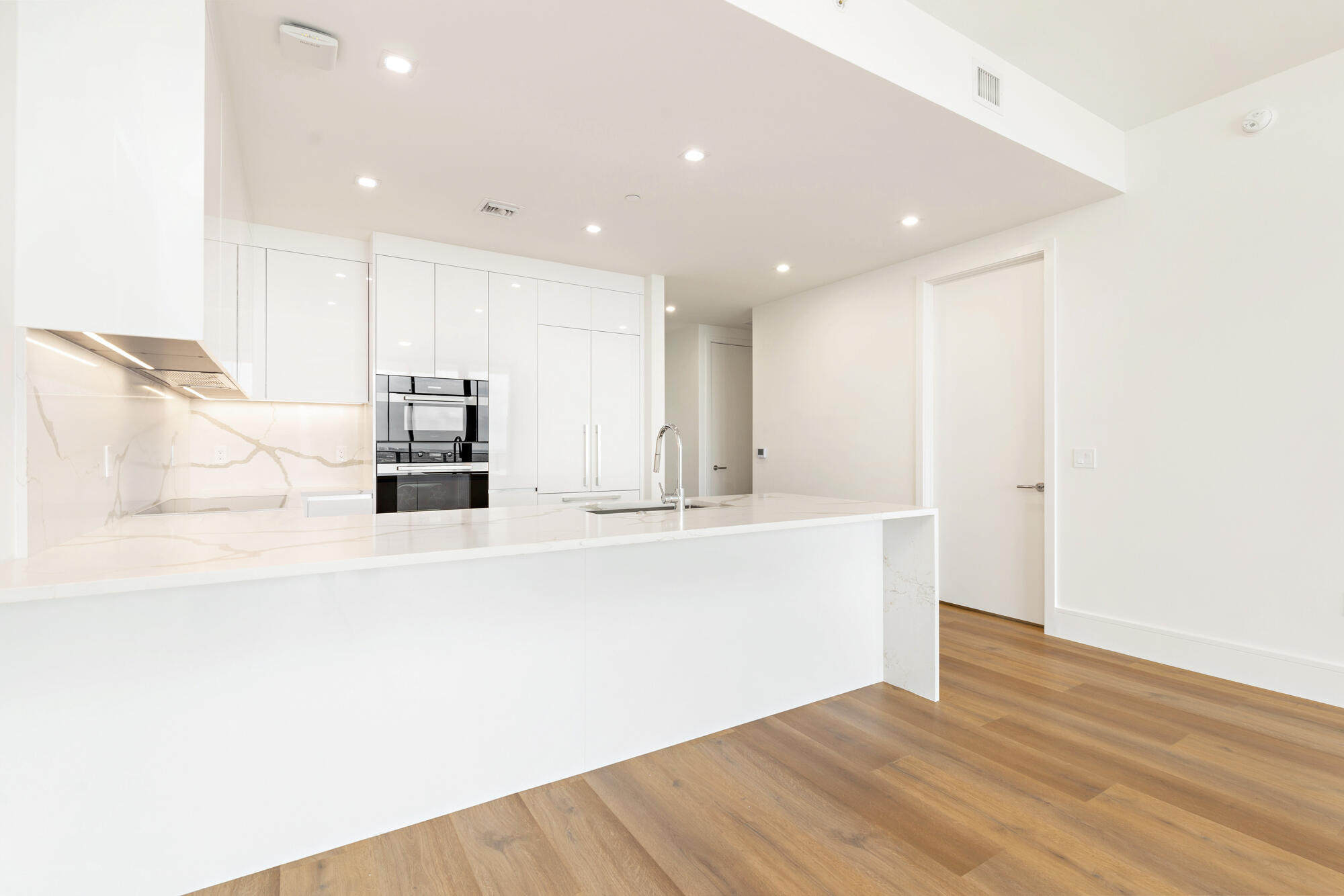NAUTILUS 220 CONDO - Residential