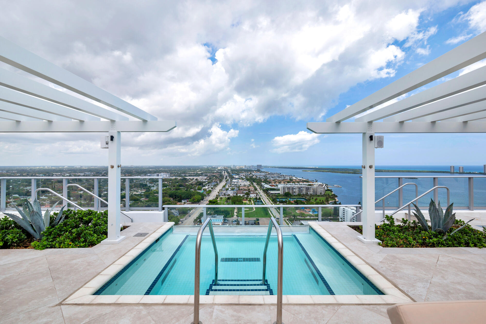 NAUTILUS 220 CONDO - Residential