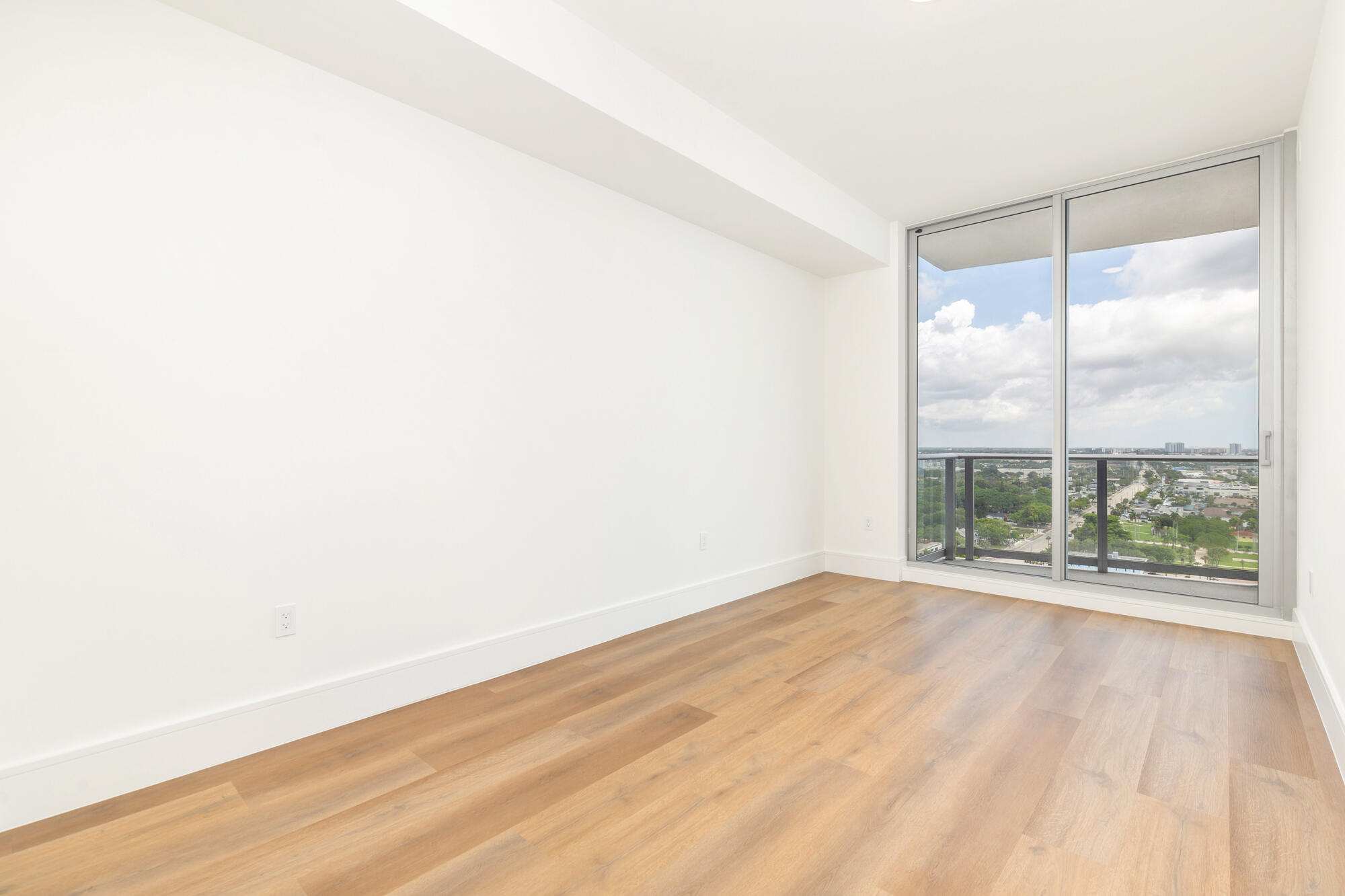 NAUTILUS 220 CONDO - Residential