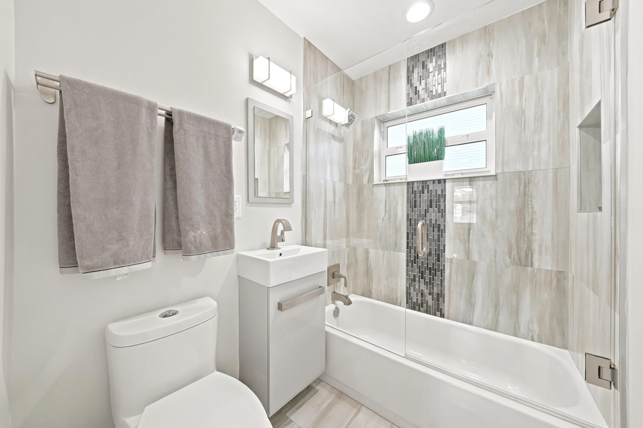 COLLIER MANOR 3RD ADD - Residential Lease