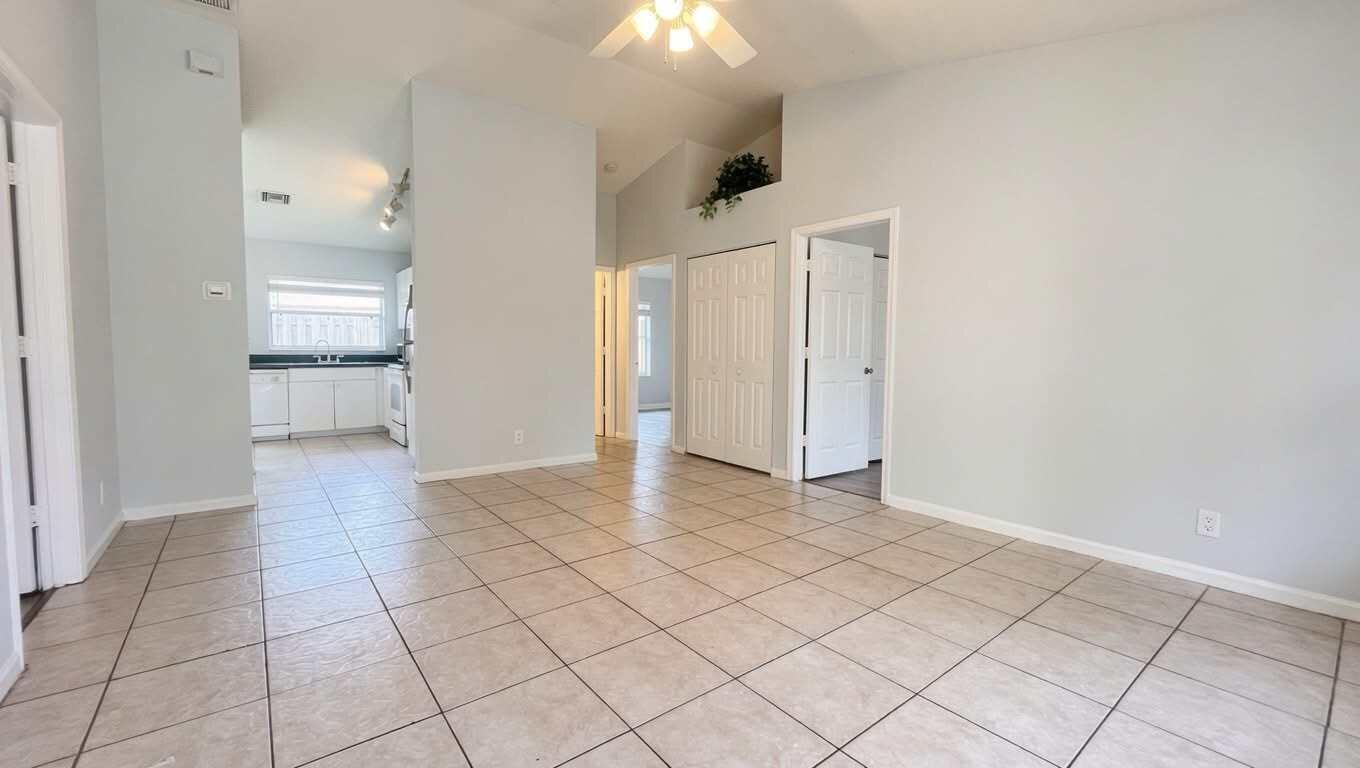 SUGAR POND MANOR OF WELLINGTON - Residential Lease