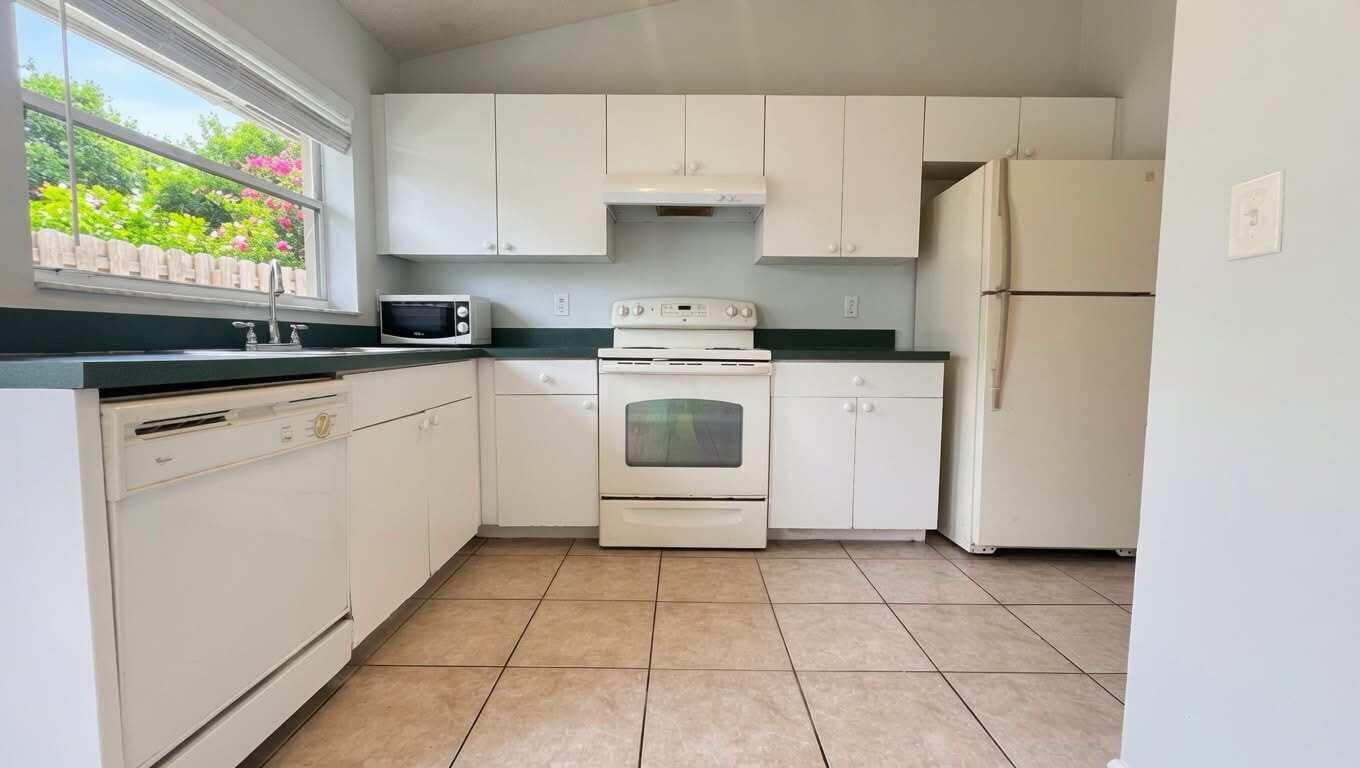 SUGAR POND MANOR OF WELLINGTON - Residential Lease