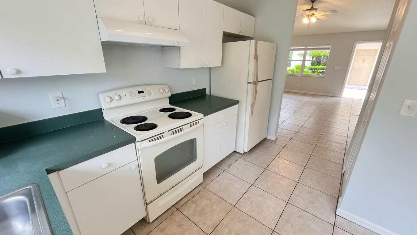 SUGAR POND MANOR OF WELLINGTON - Residential Lease