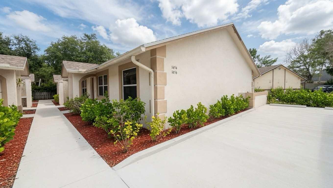 SUGAR POND MANOR OF WELLINGTON - Residential Lease