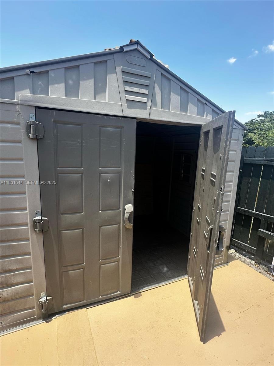 UNIVERSITY PARK PARCELS 1 & 2 - Residential Lease