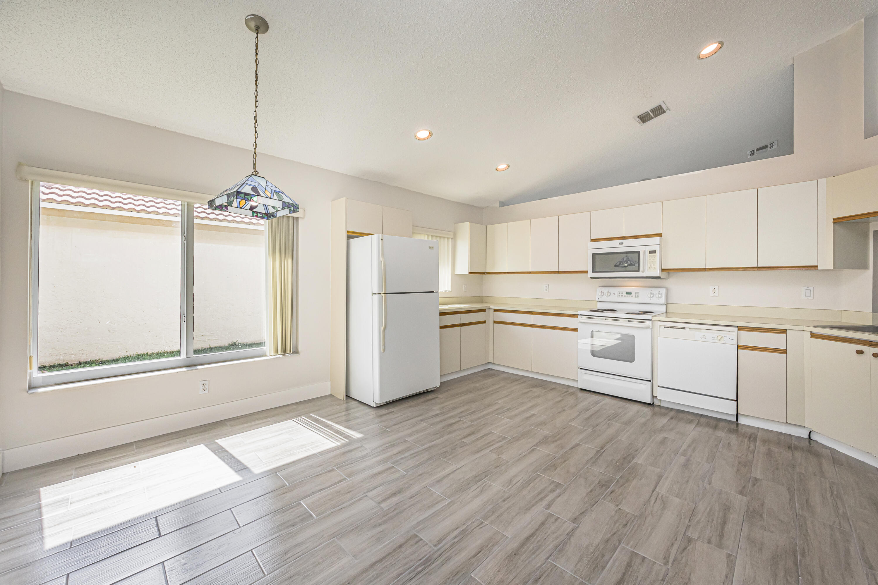 RAINBOW LAKES 2 - Residential Lease