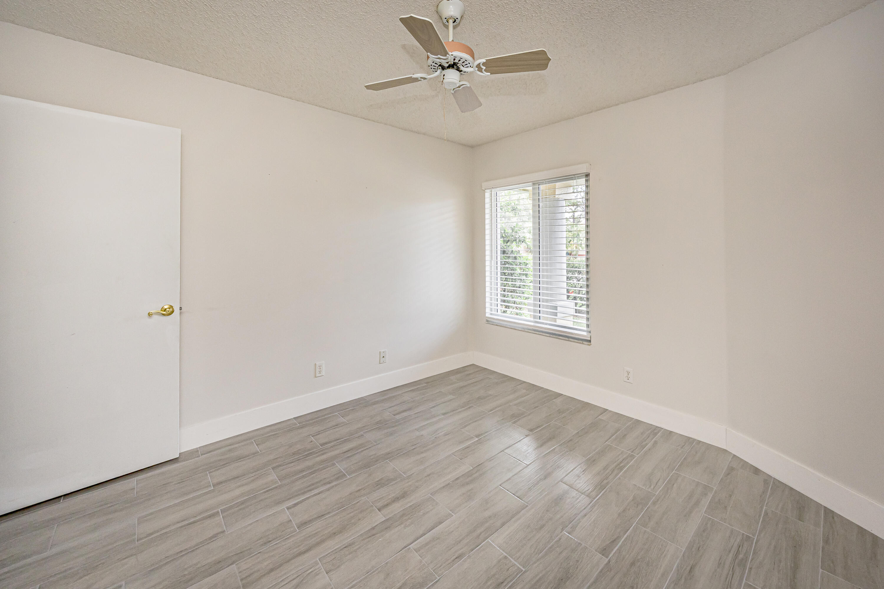 RAINBOW LAKES 2 - Residential Lease