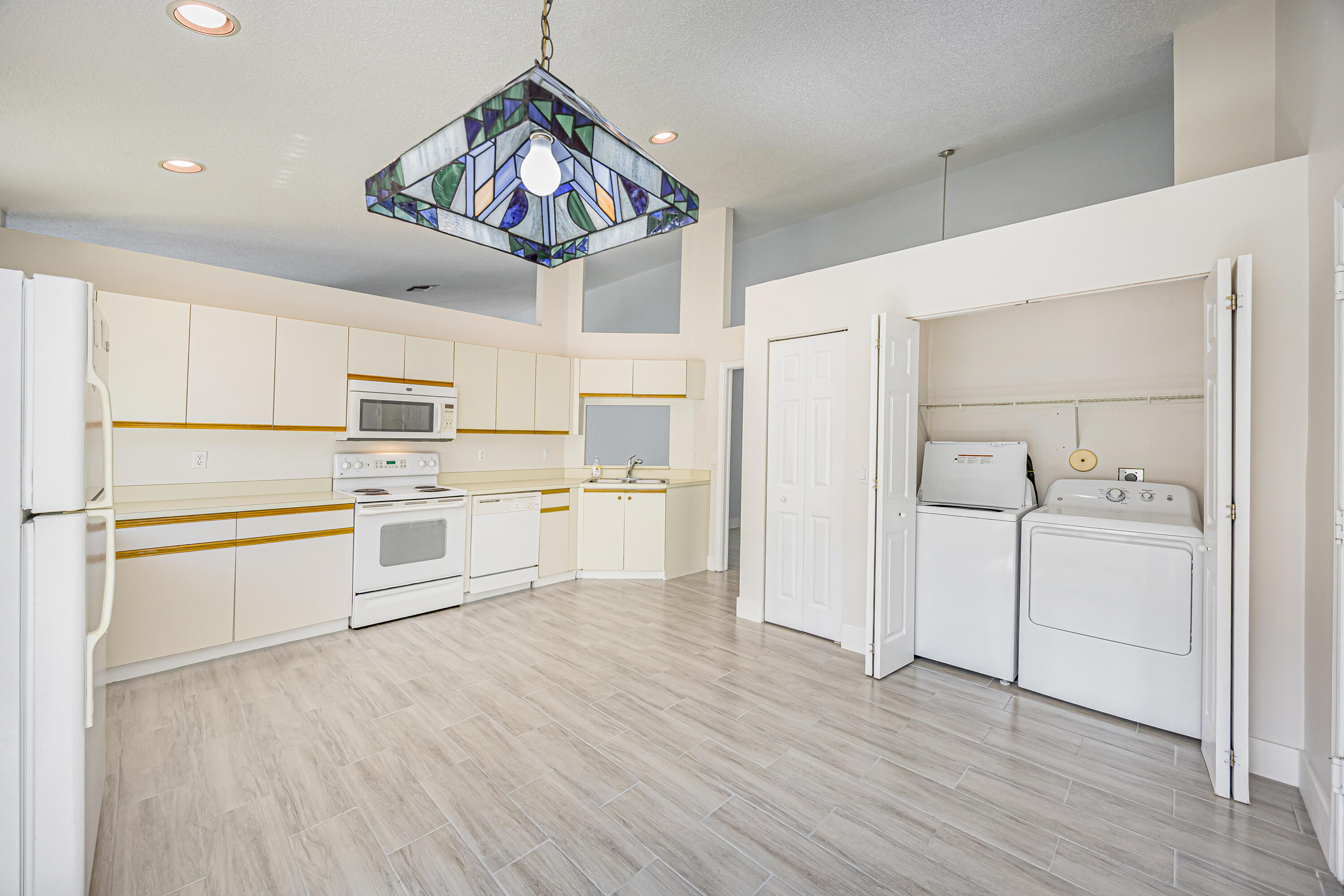 RAINBOW LAKES 2 - Residential Lease