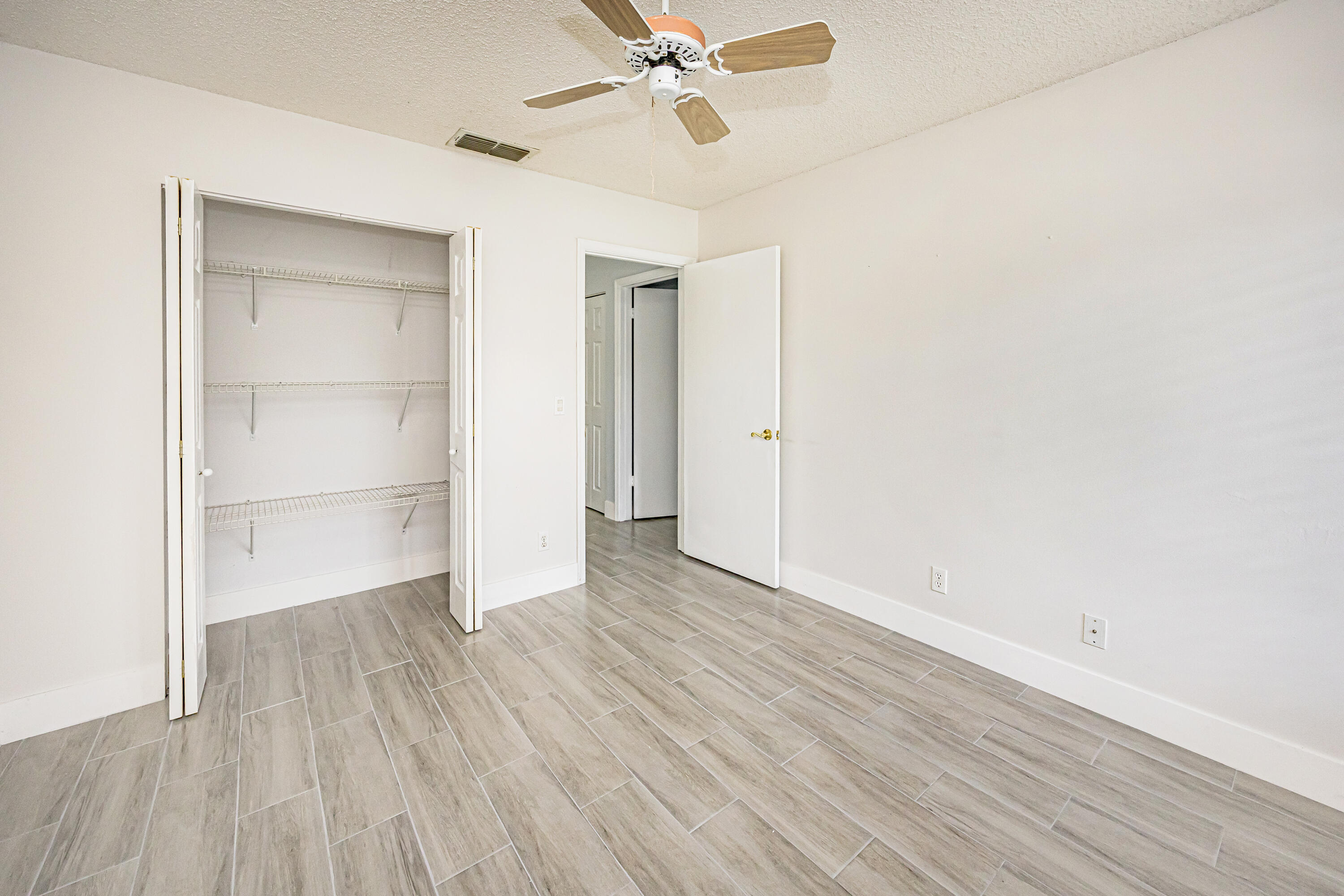 RAINBOW LAKES 2 - Residential Lease