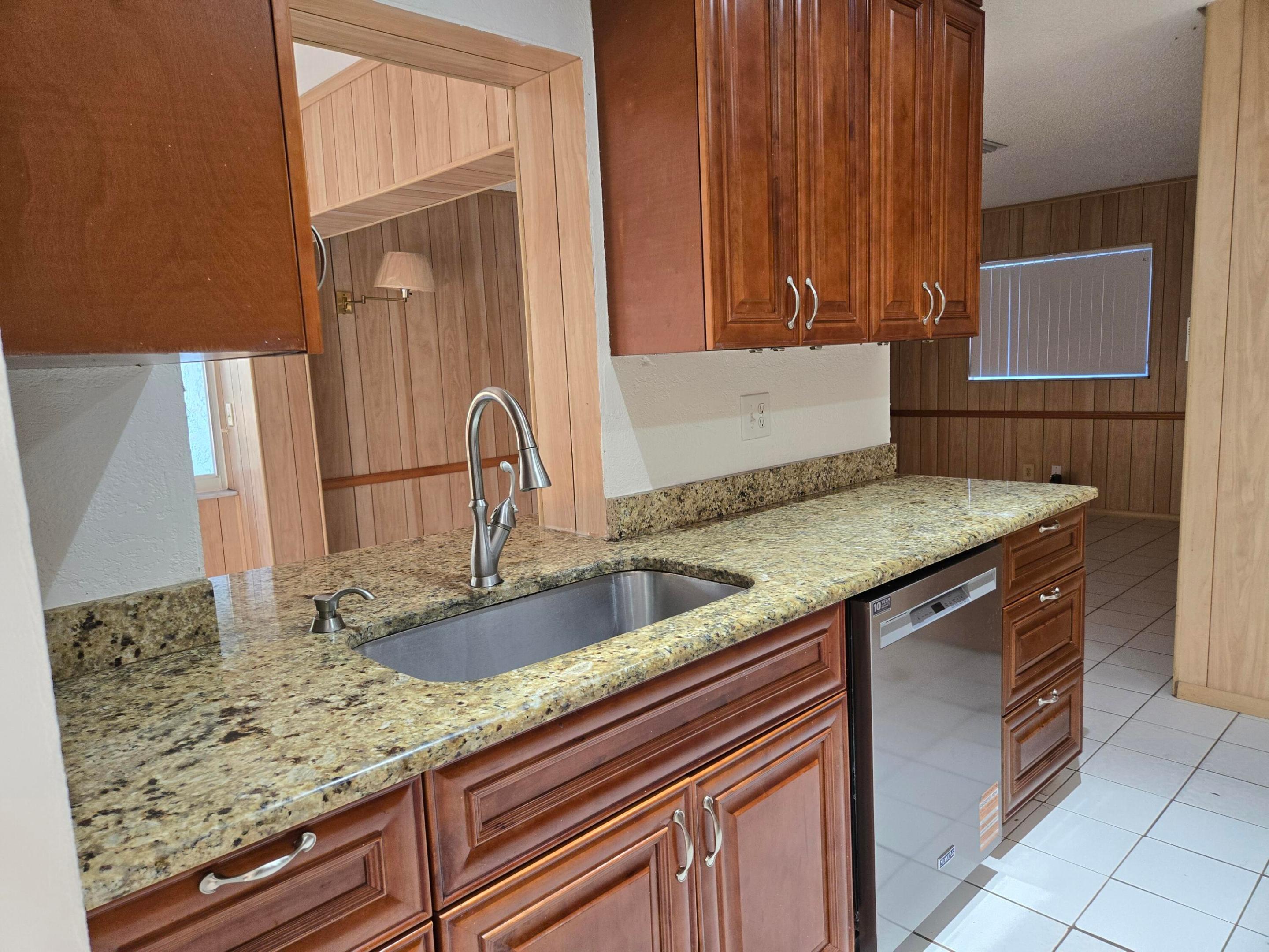 LAUDERDALE WEST - Residential