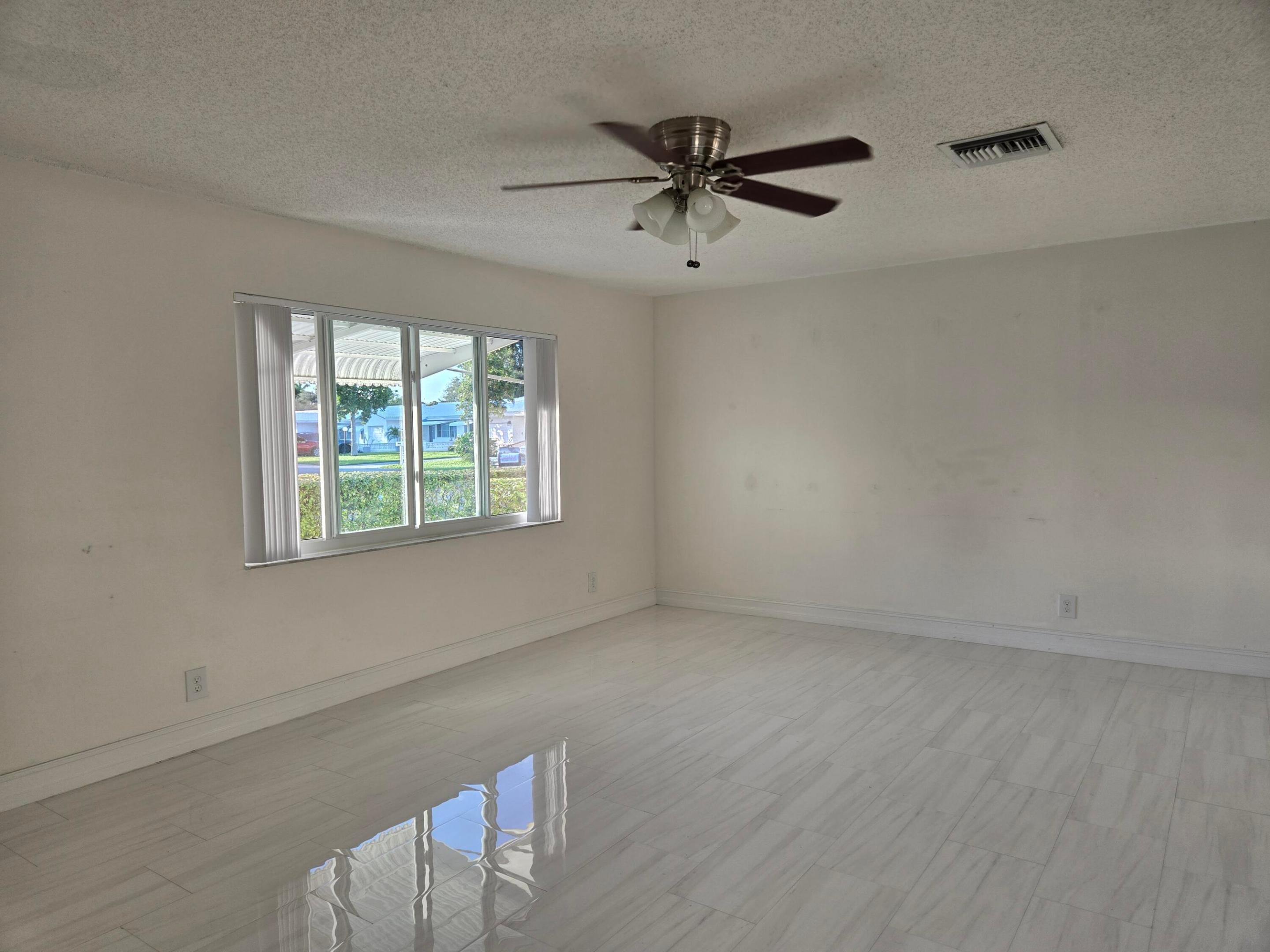 LAUDERDALE WEST - Residential