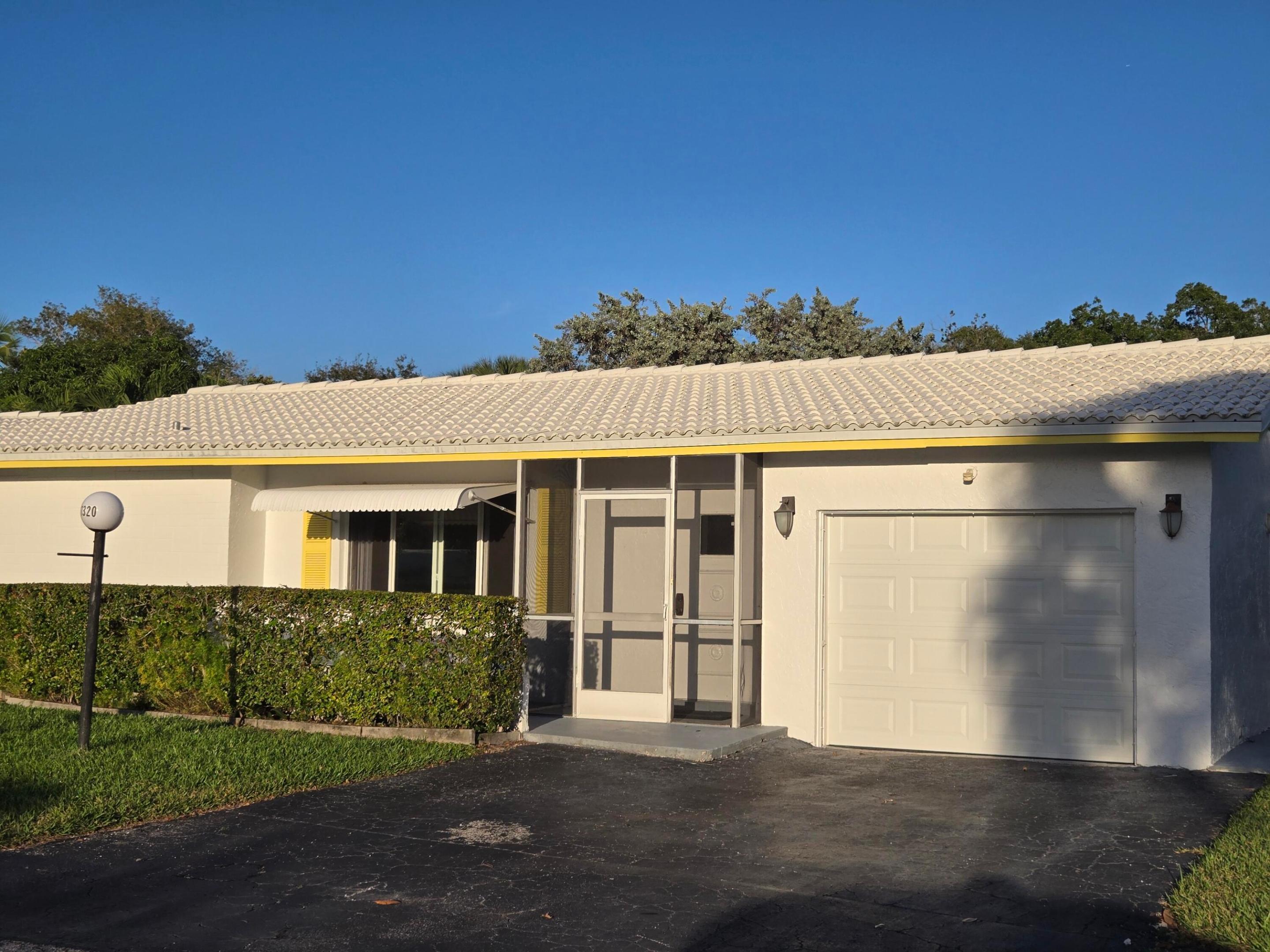 LAUDERDALE WEST - Residential