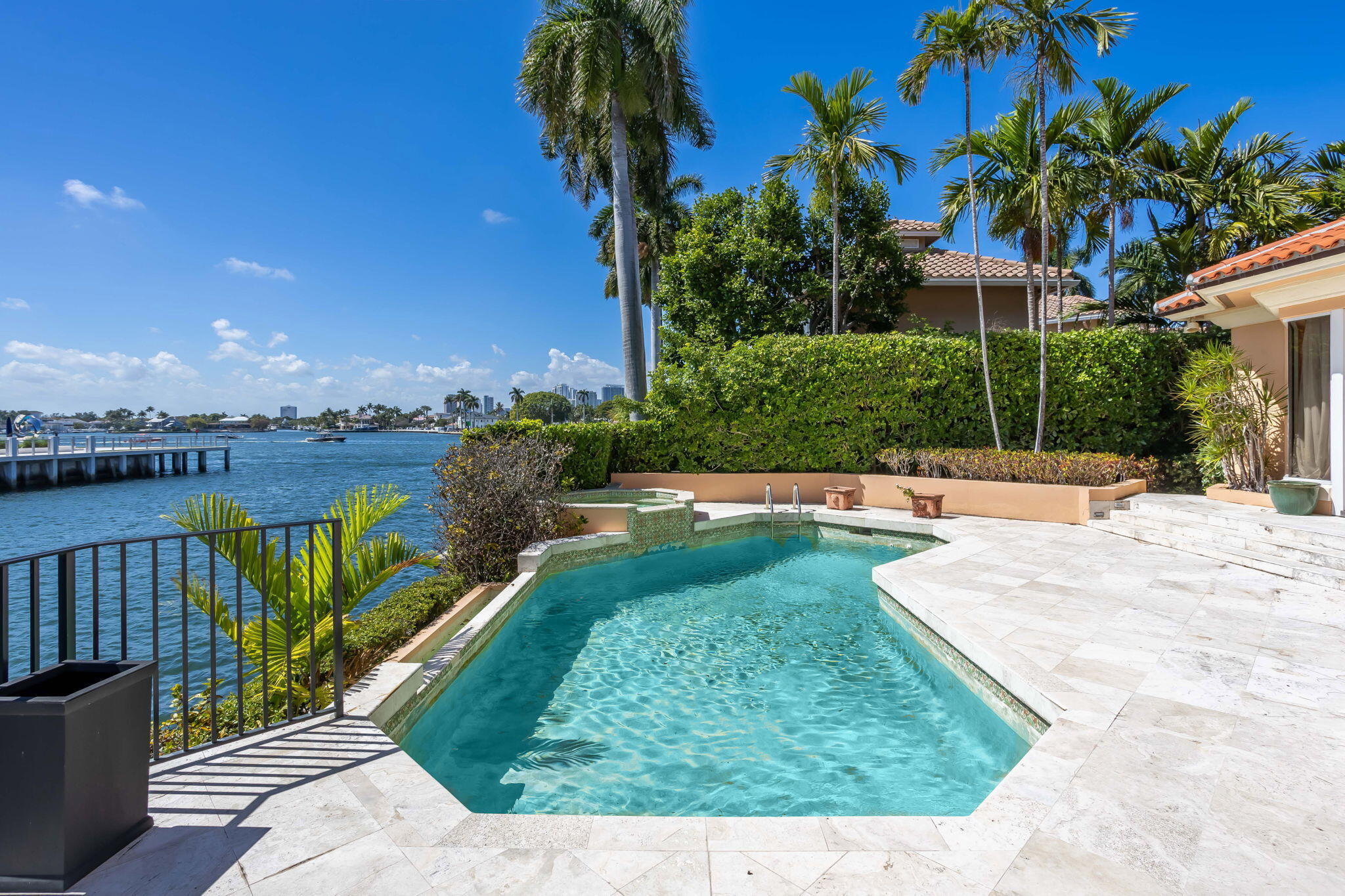ISLA BAHIA - Residential