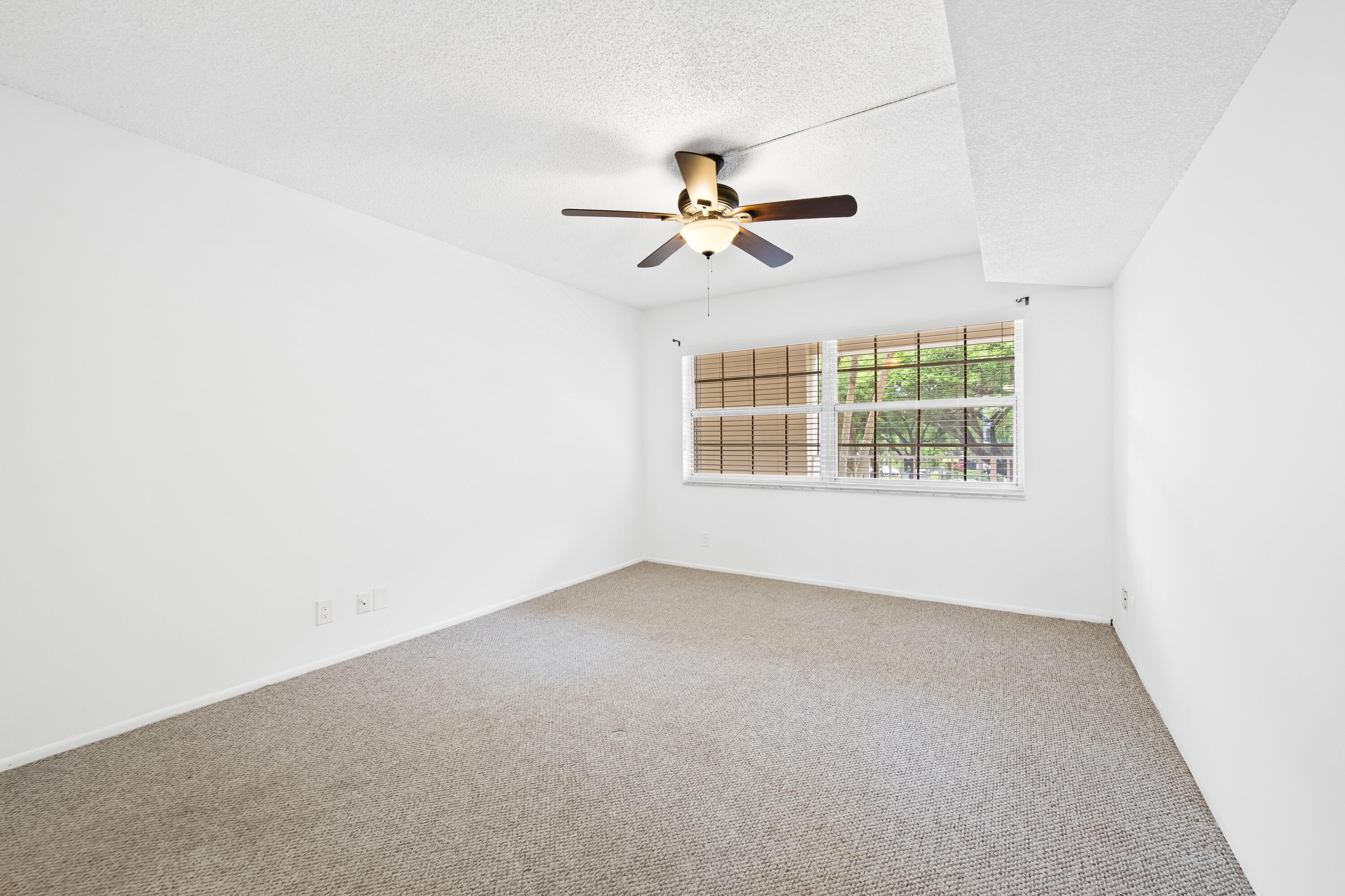 NO 121 PALM-AIRE COUNTRY CLUB - Residential