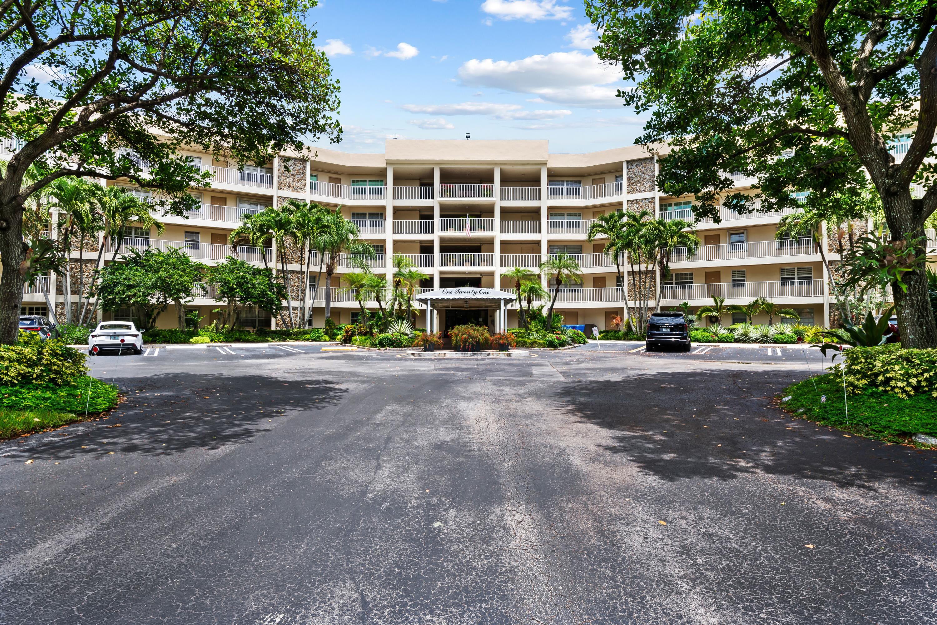 NO 121 PALM-AIRE COUNTRY CLUB - Residential