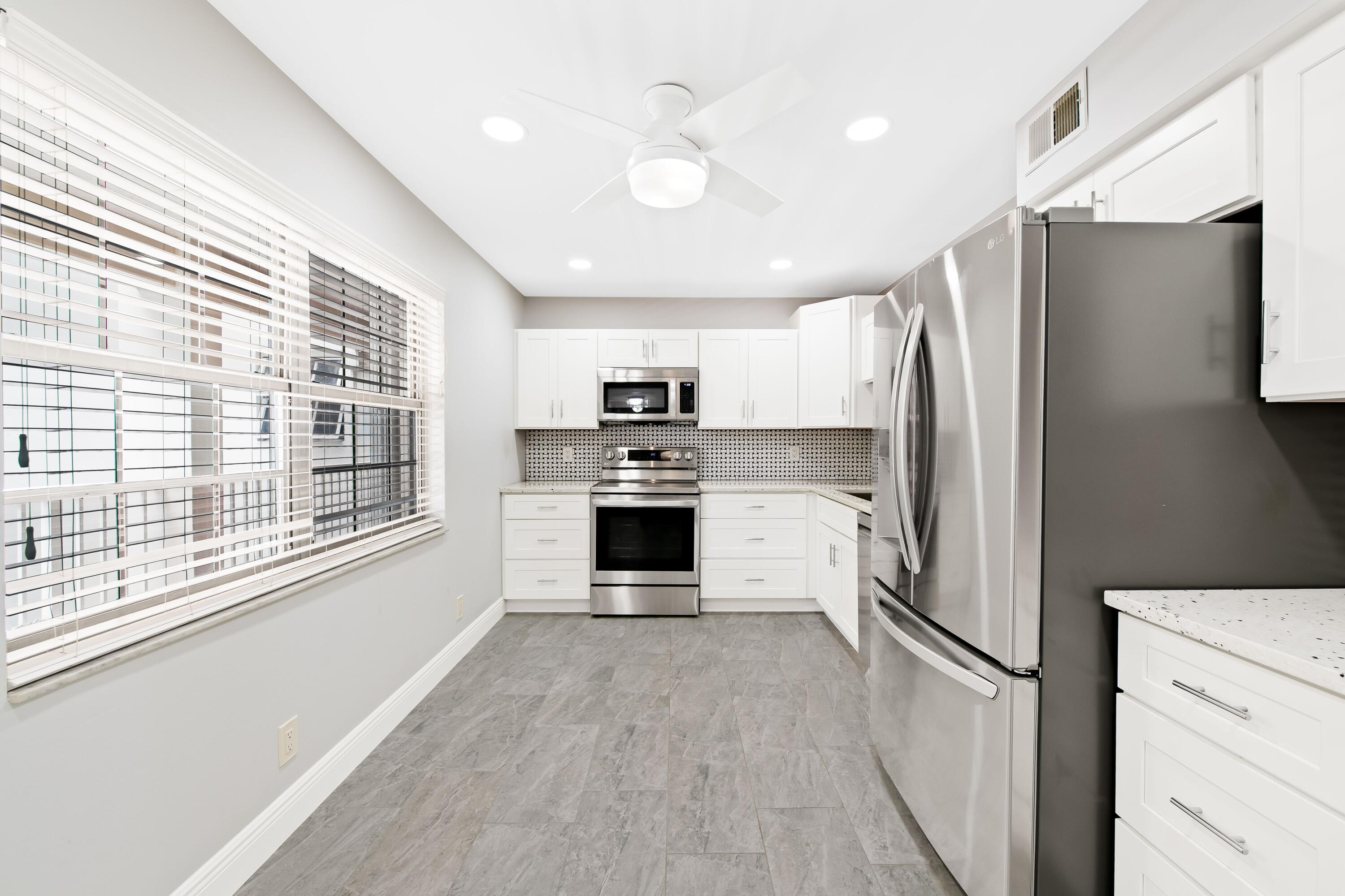NO 121 PALM-AIRE COUNTRY CLUB - Residential