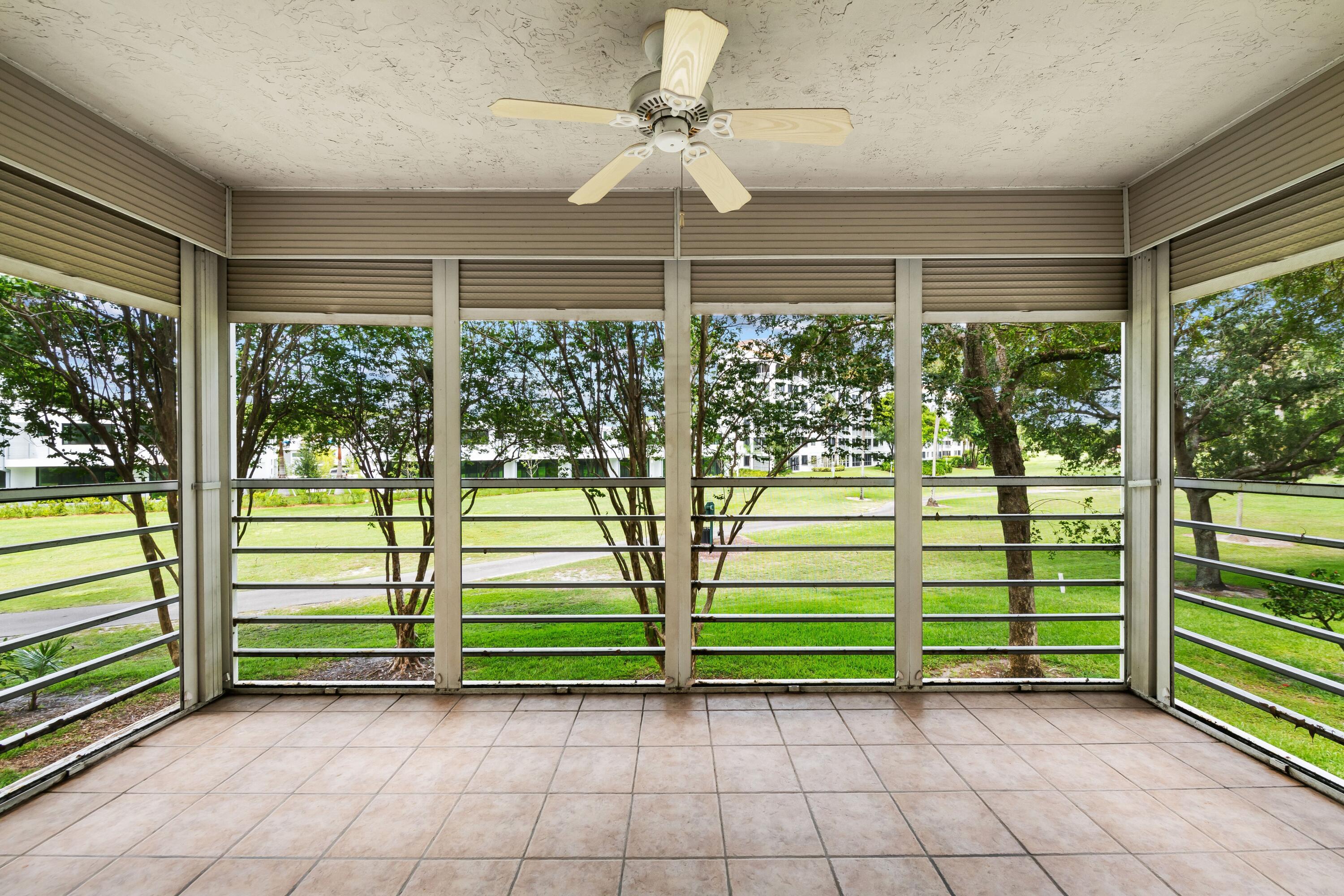 NO 121 PALM-AIRE COUNTRY CLUB - Residential