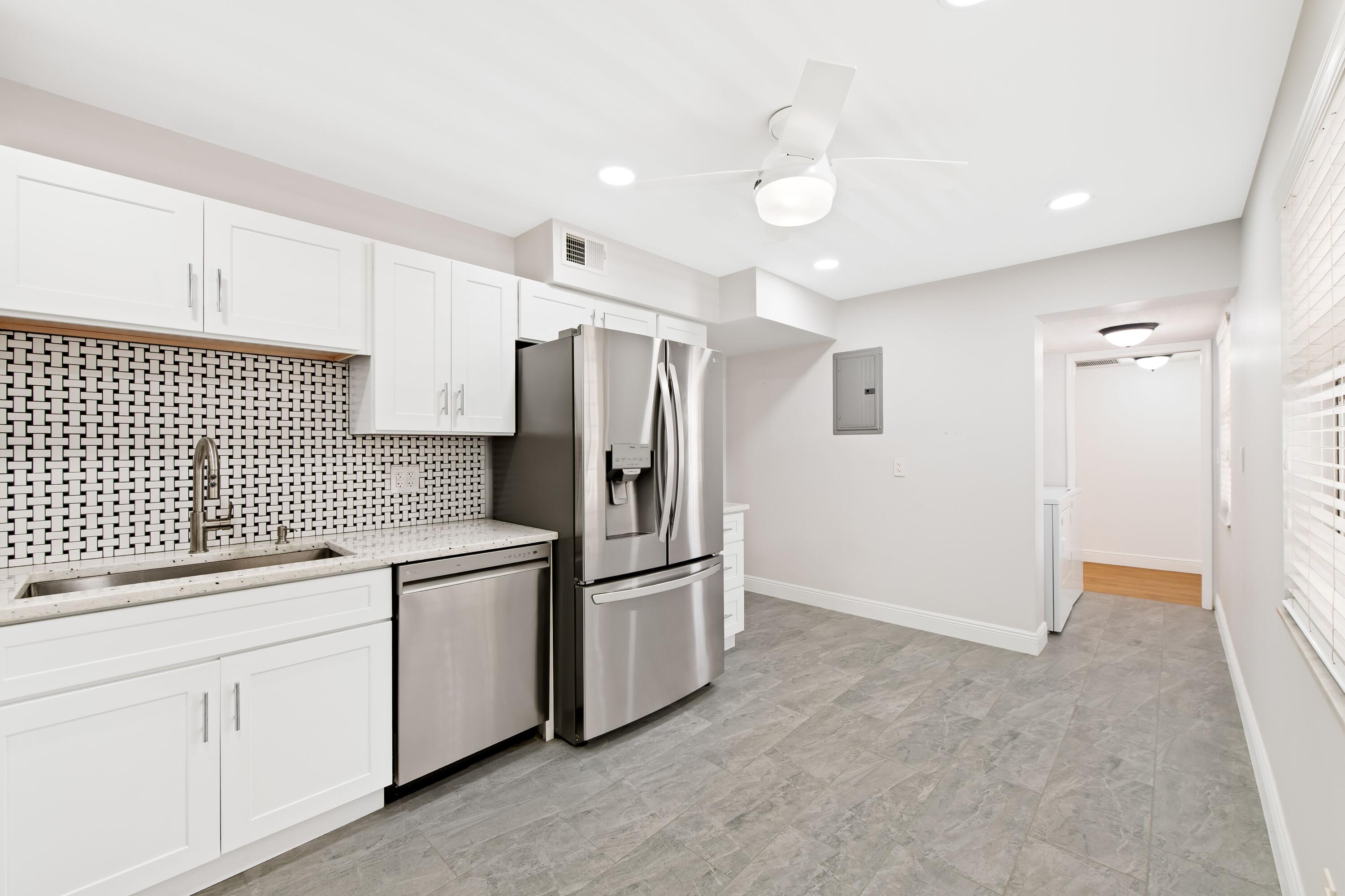 NO 121 PALM-AIRE COUNTRY CLUB - Residential