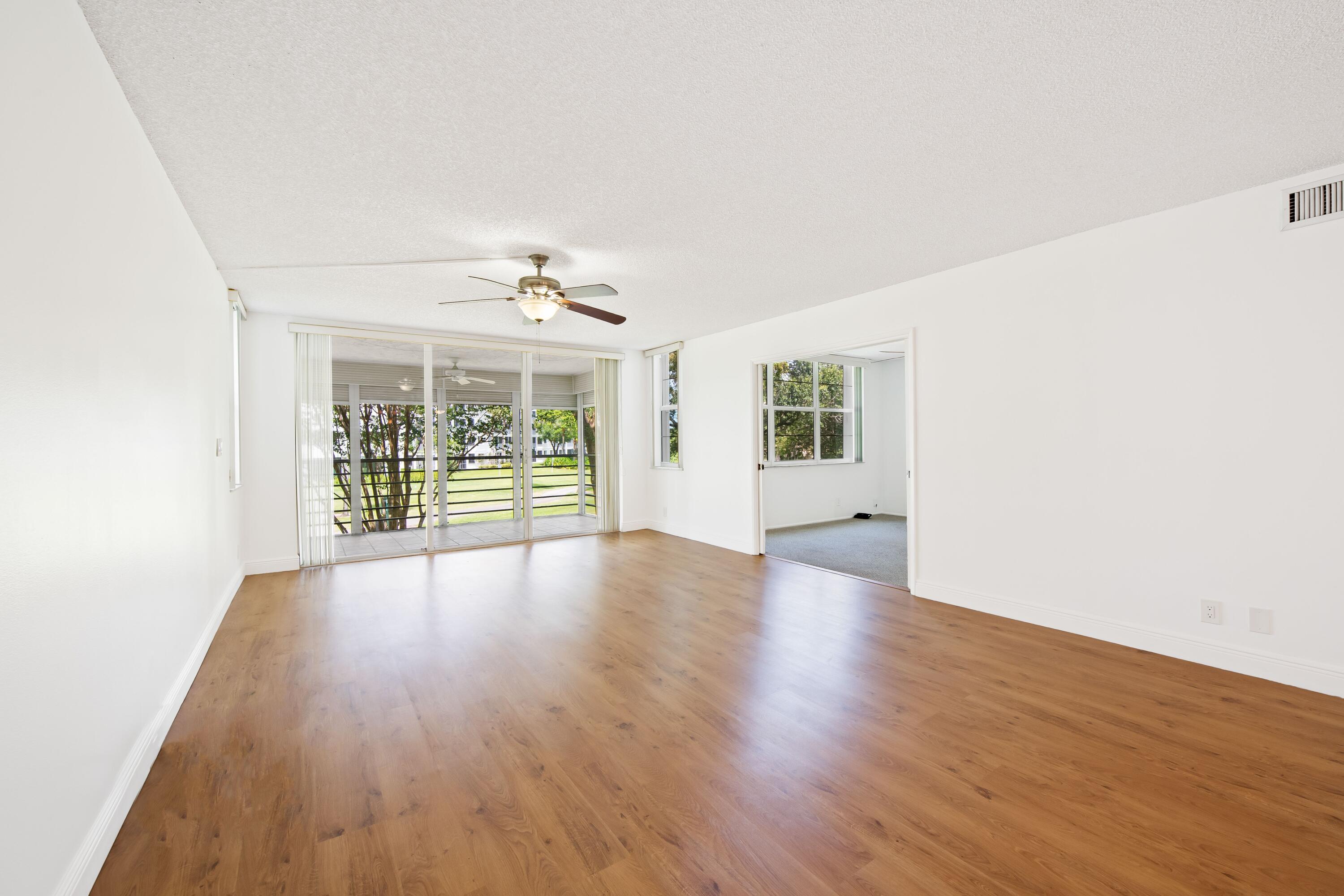 NO 121 PALM-AIRE COUNTRY CLUB - Residential