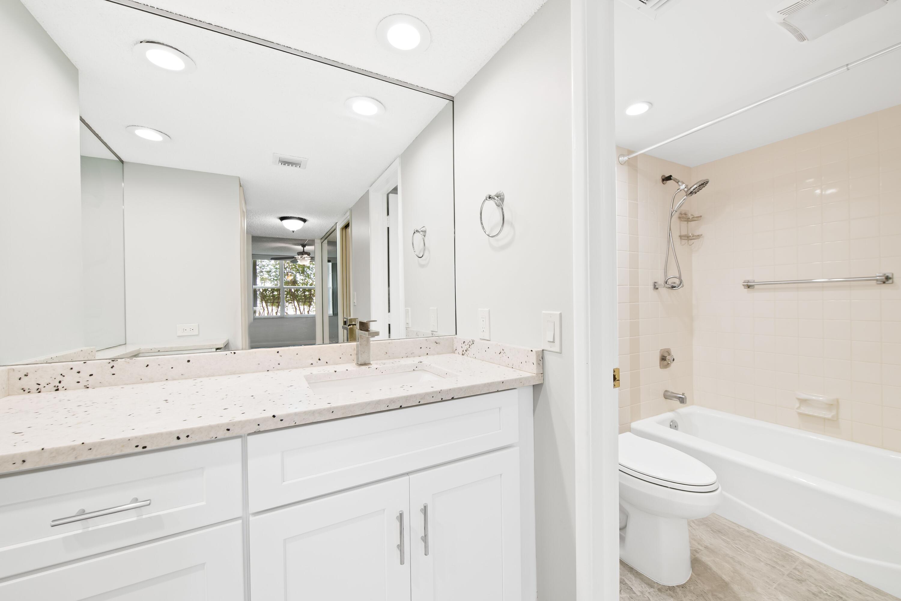 NO 121 PALM-AIRE COUNTRY CLUB - Residential