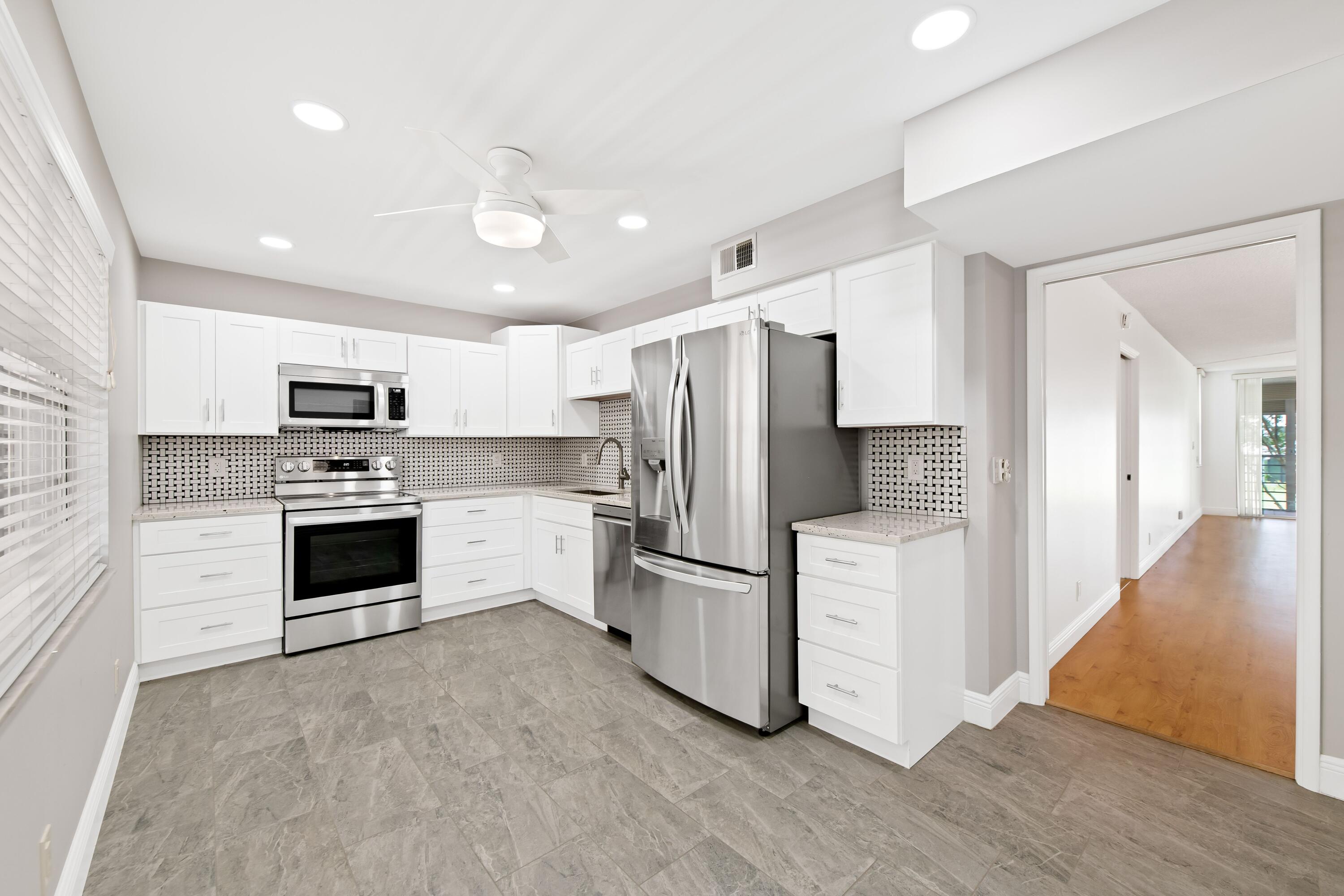 NO 121 PALM-AIRE COUNTRY CLUB - Residential