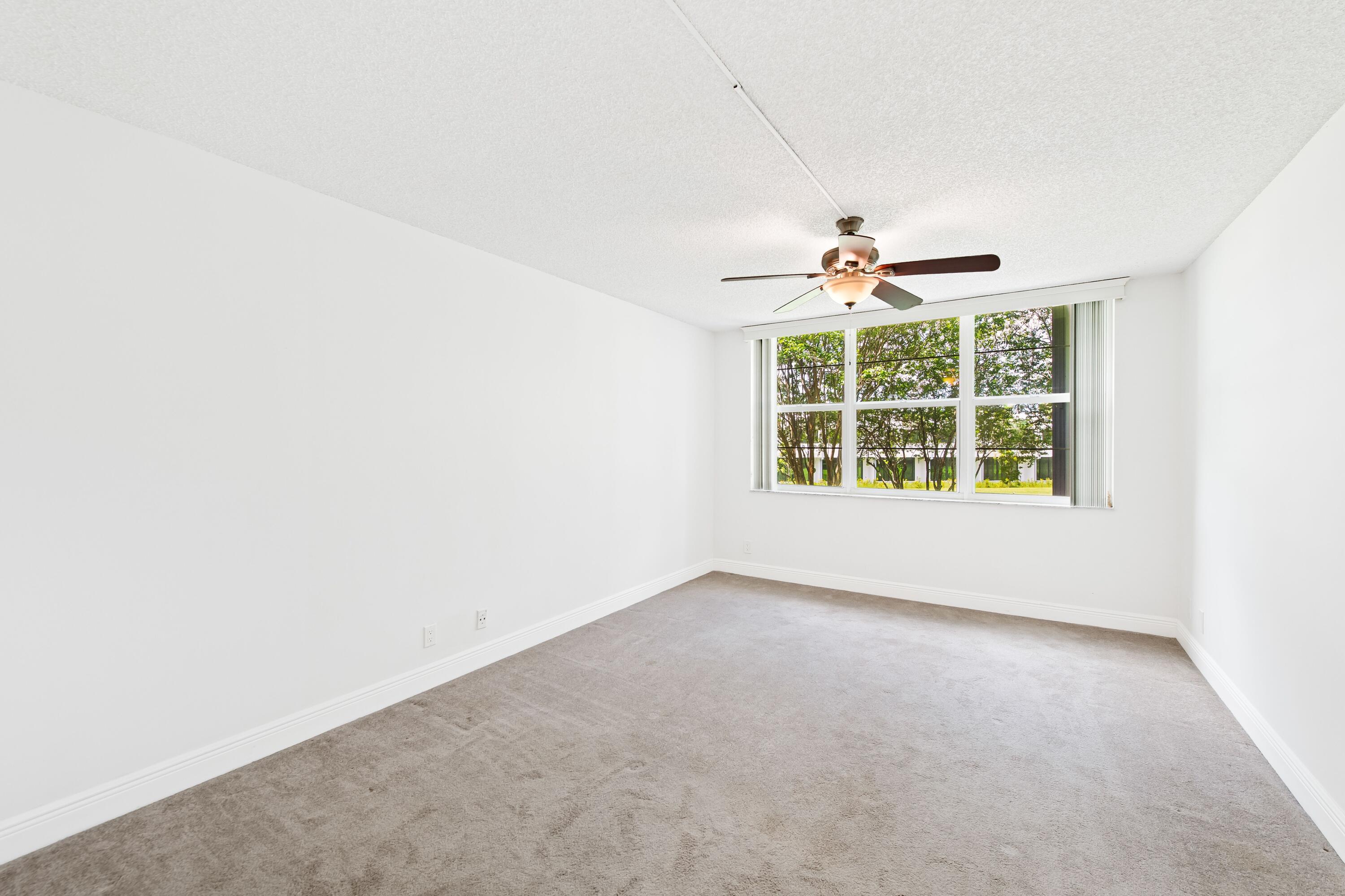 NO 121 PALM-AIRE COUNTRY CLUB - Residential