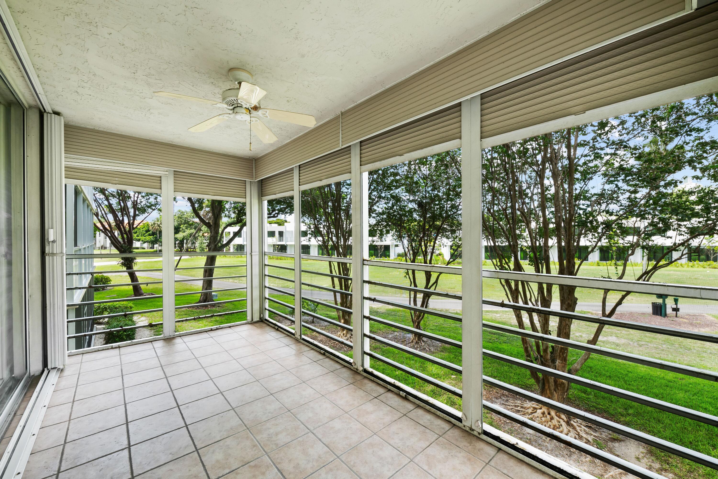 NO 121 PALM-AIRE COUNTRY CLUB - Residential