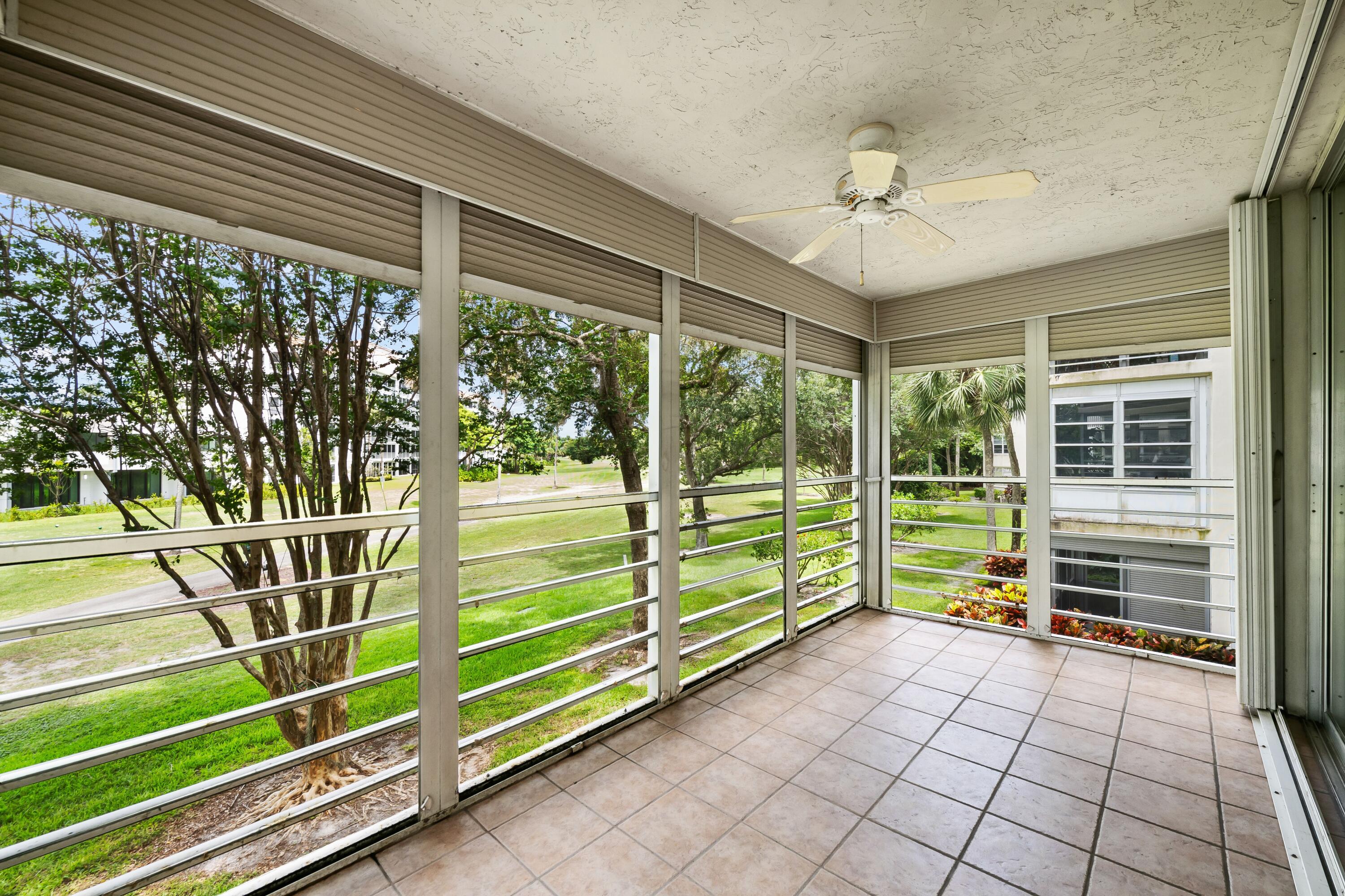 NO 121 PALM-AIRE COUNTRY CLUB - Residential