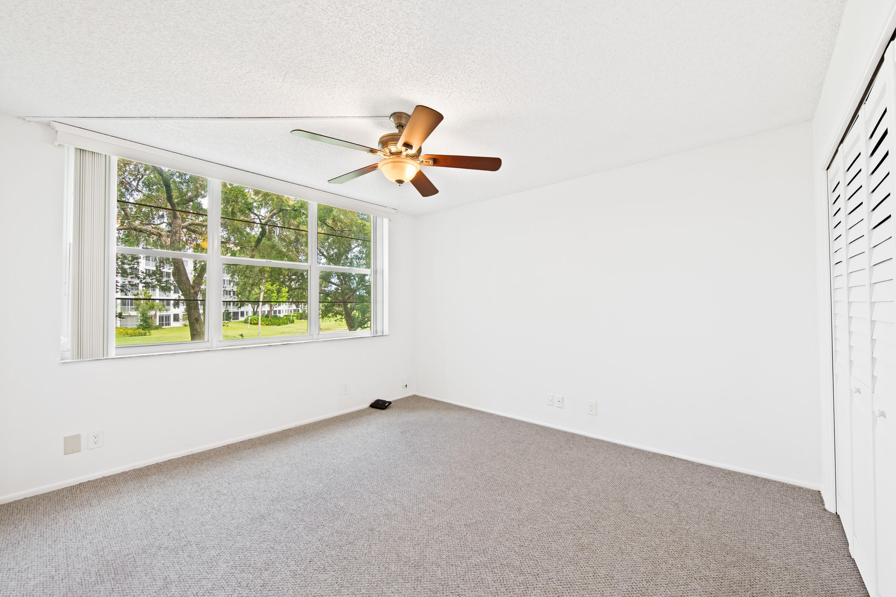 NO 121 PALM-AIRE COUNTRY CLUB - Residential
