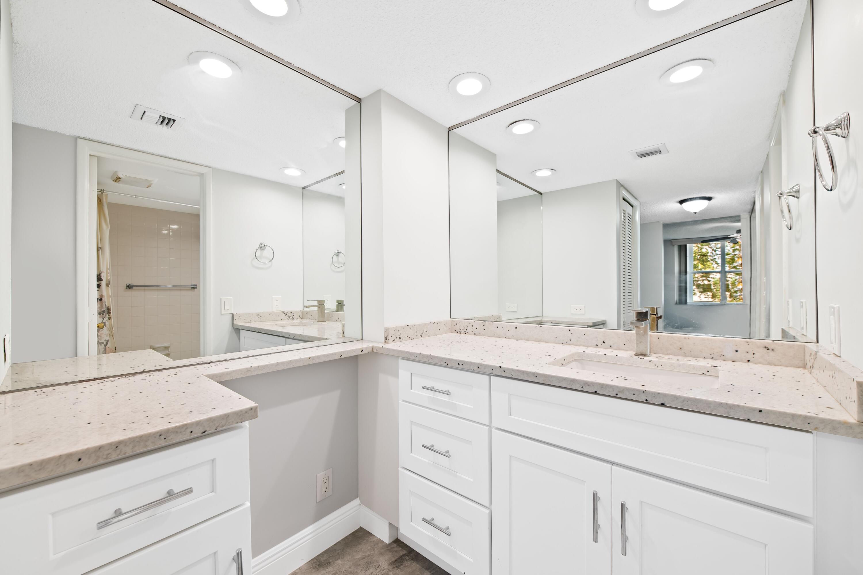 NO 121 PALM-AIRE COUNTRY CLUB - Residential