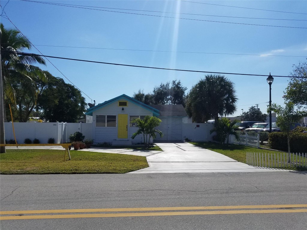 ATTENTION DEVELOPERS. DOWNTOWN OAKLAND PARK. THE PERFECT LOCATION FOR A SIGNATURE DEVELOPMENT IN THE DOWNTOWN.