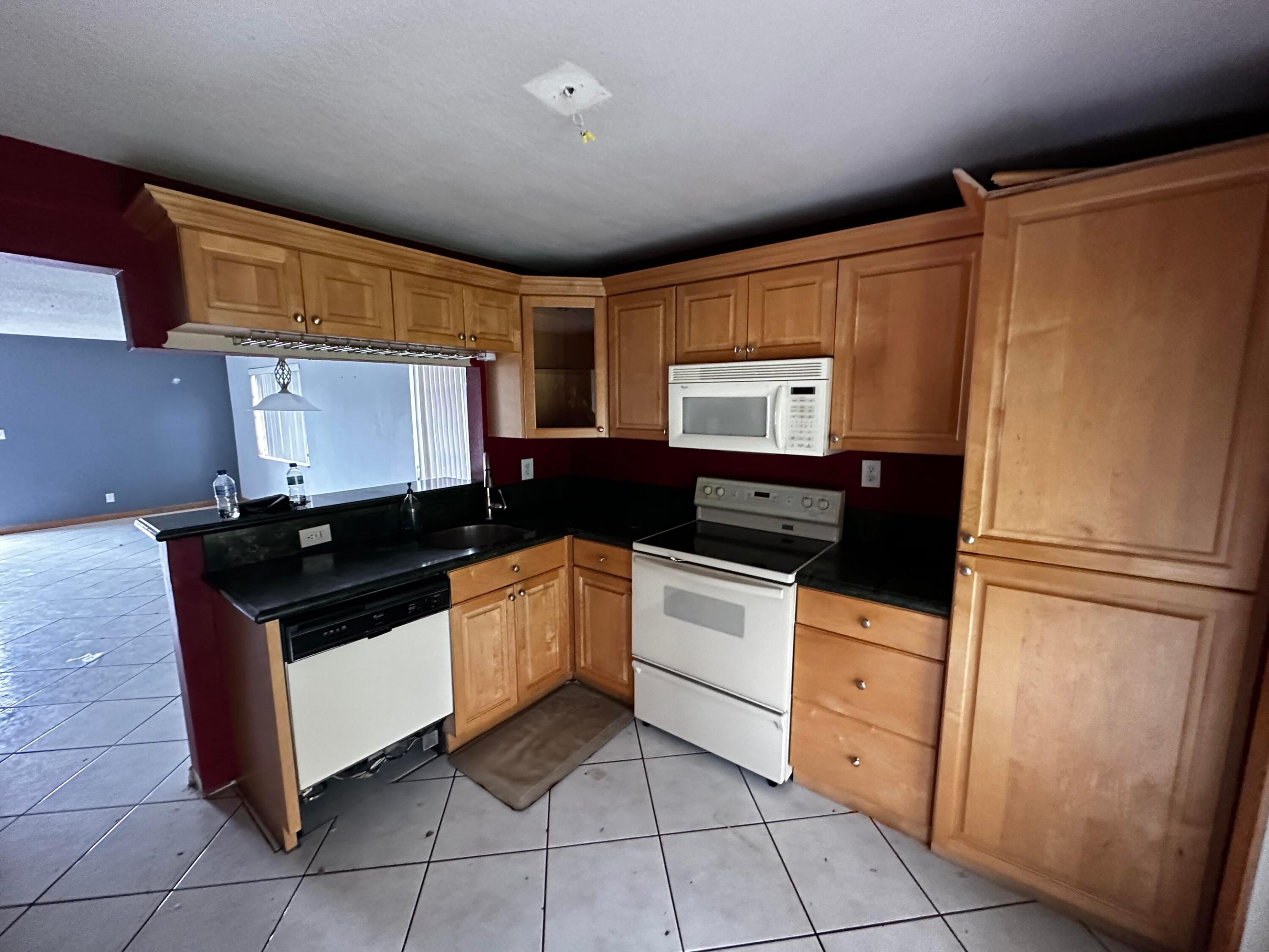 GATELAND VILLAGE SEC C CONDO - Residential