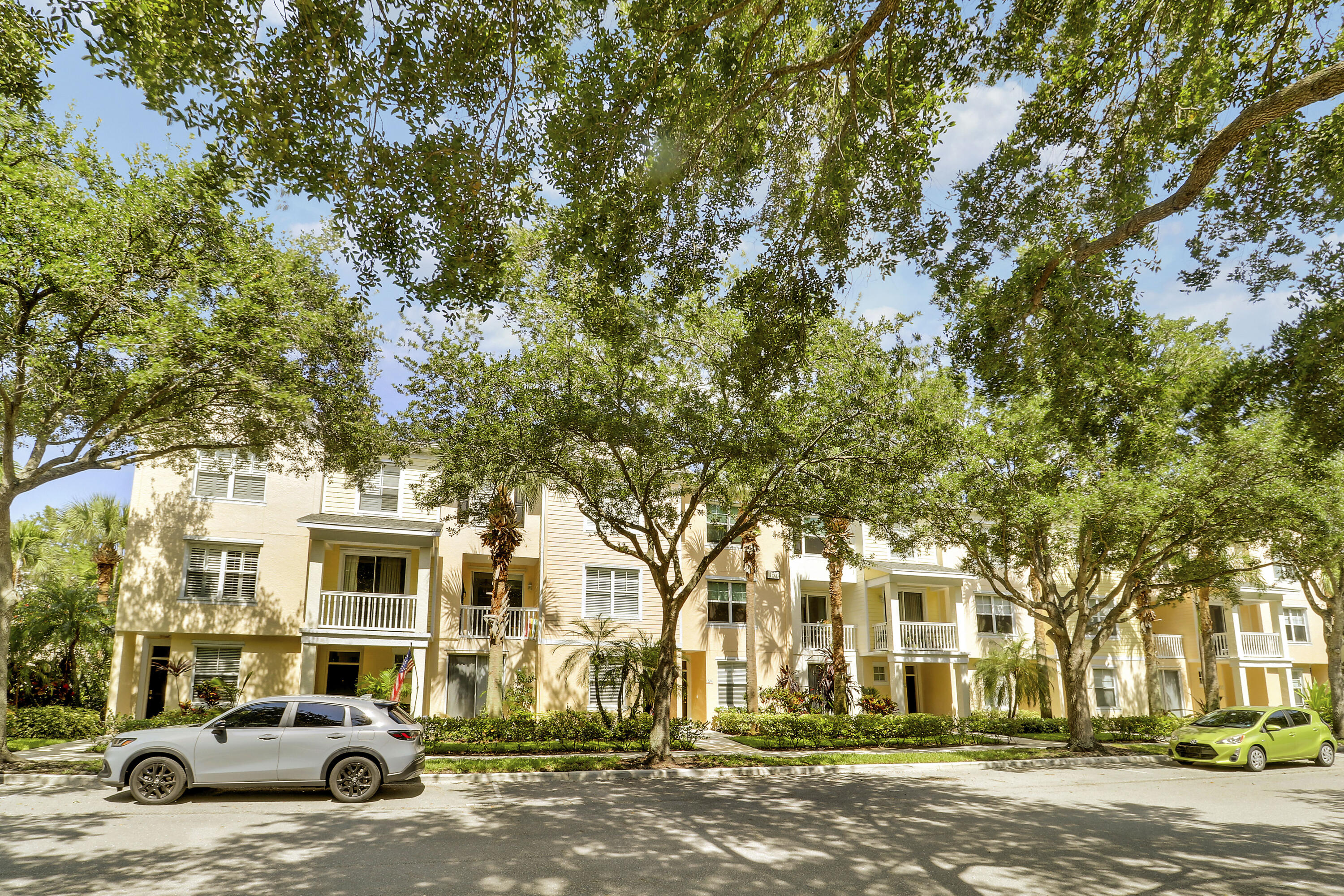 SOMERSET AT ABACOA CONDO - Residential