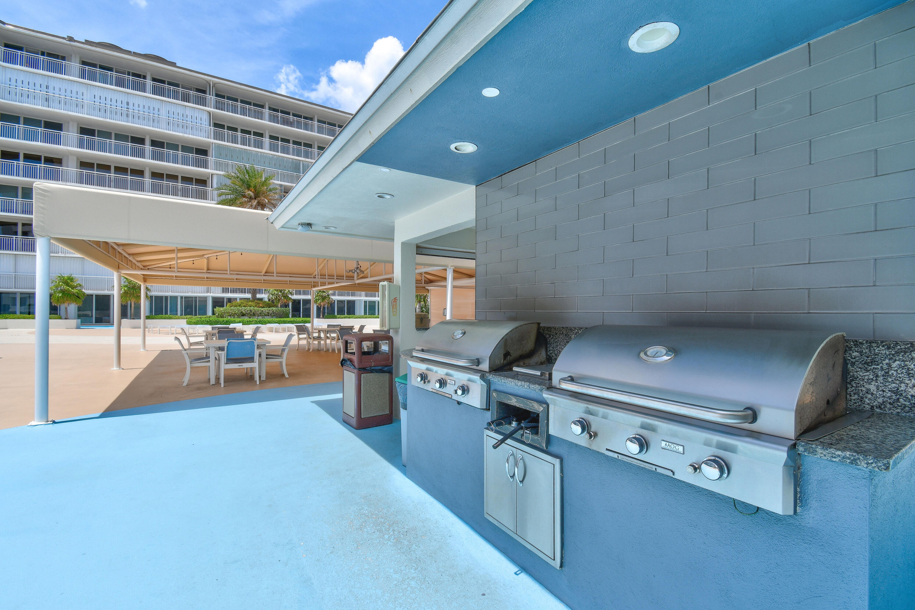 BARCLAY CONDO - Residential