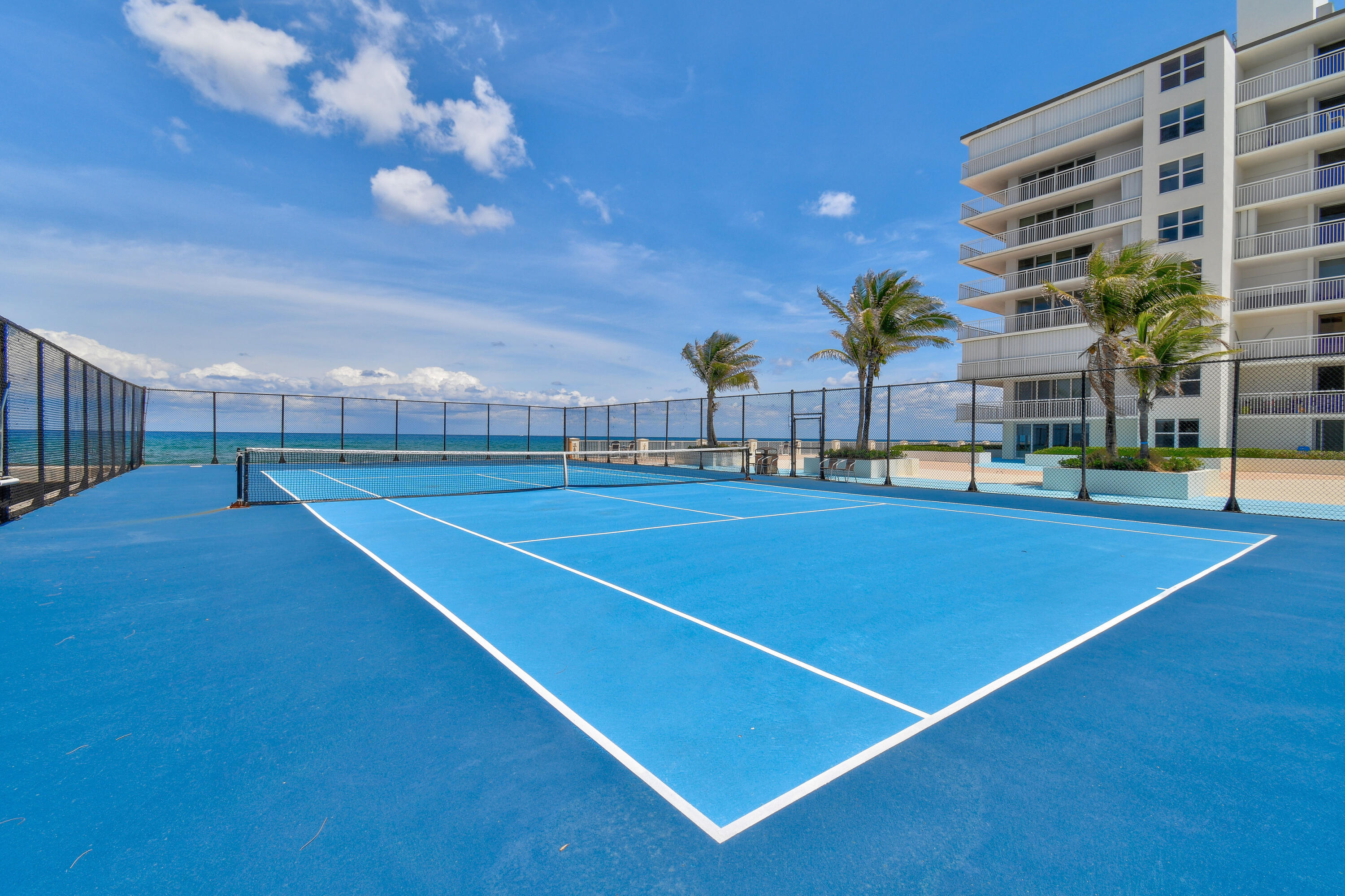 BARCLAY CONDO - Residential