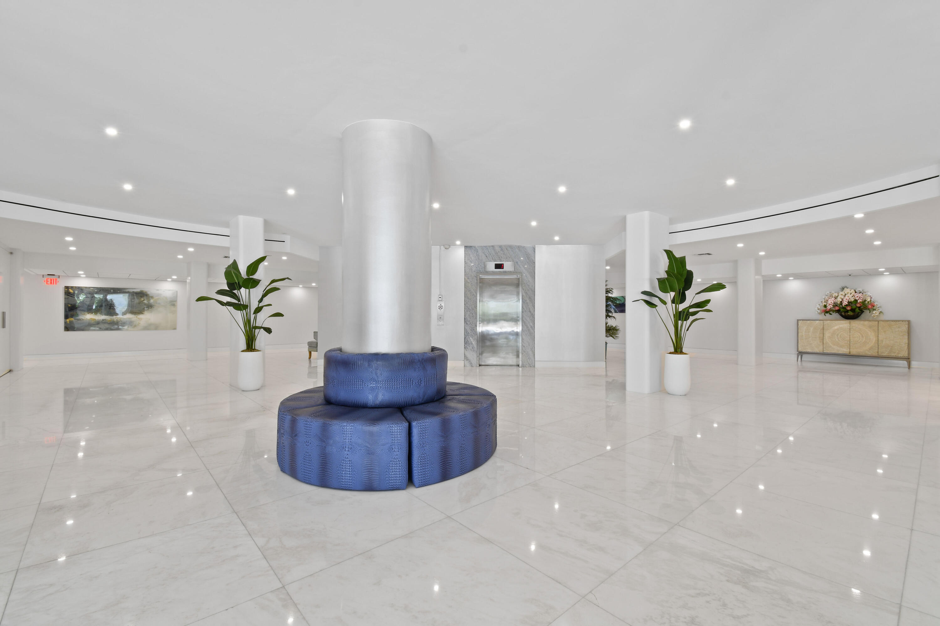 BARCLAY CONDO - Residential