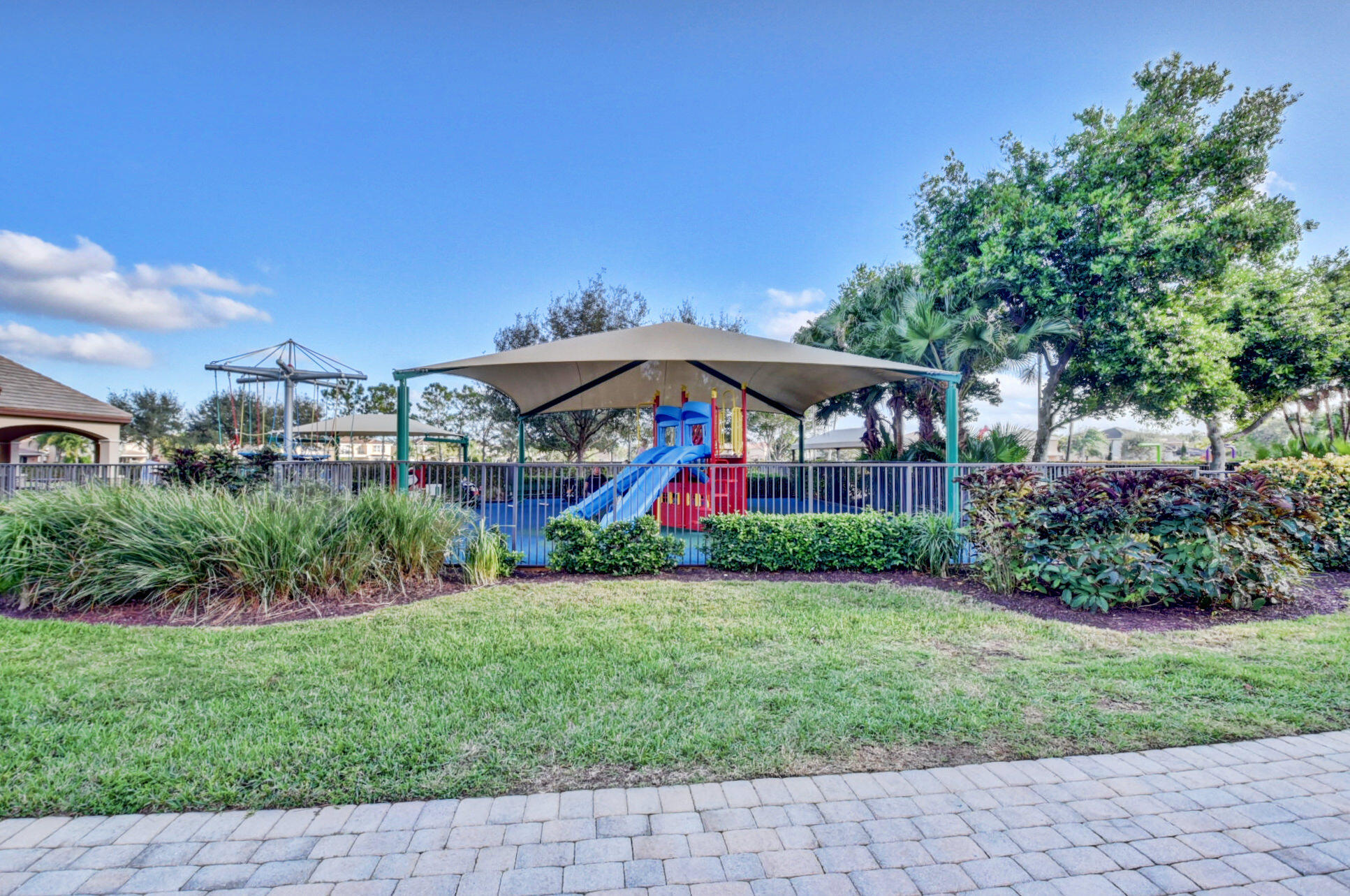 CANYON ISLES 1 - Residential