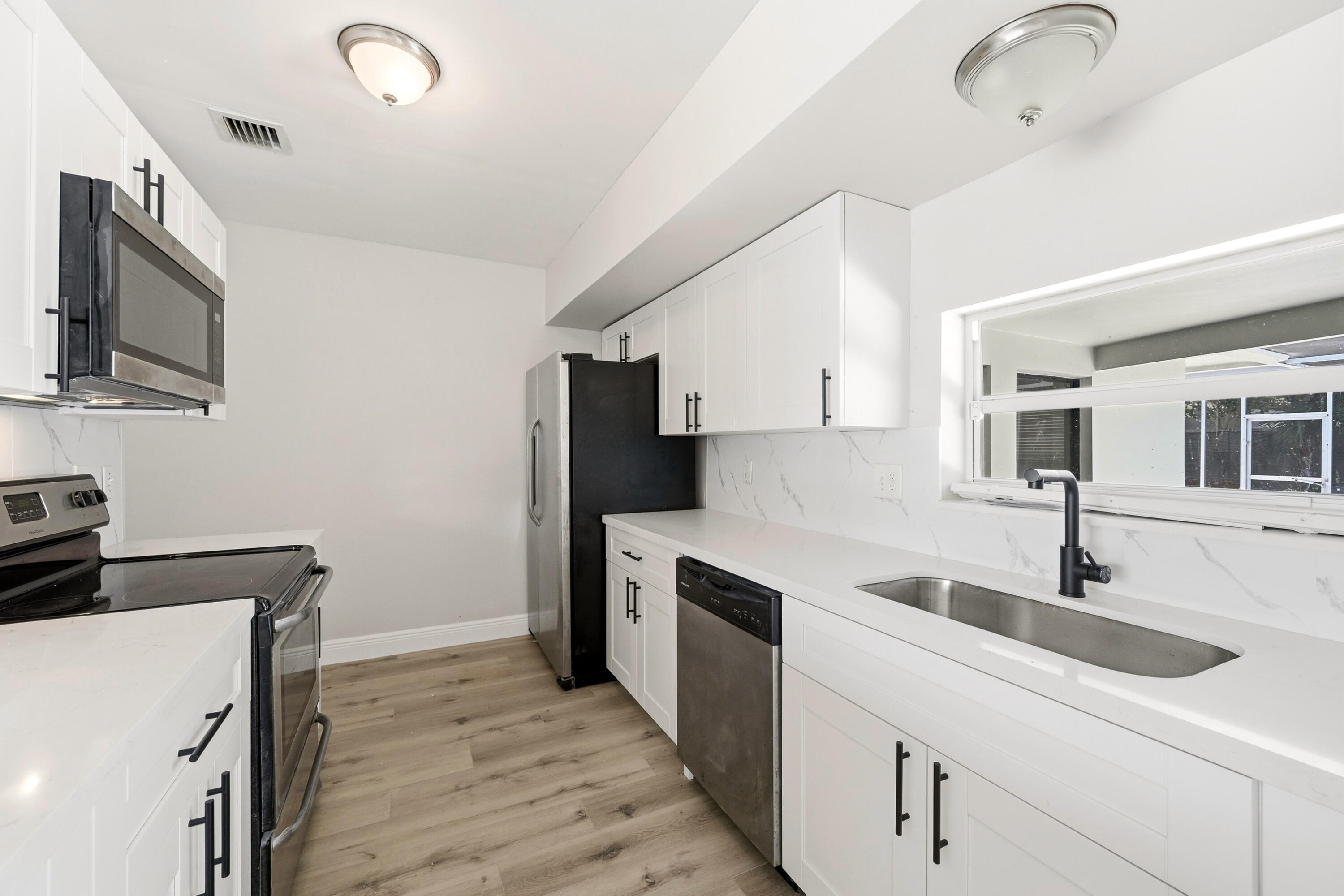 DEERFIELD BEACH ESTATES - Residential Income