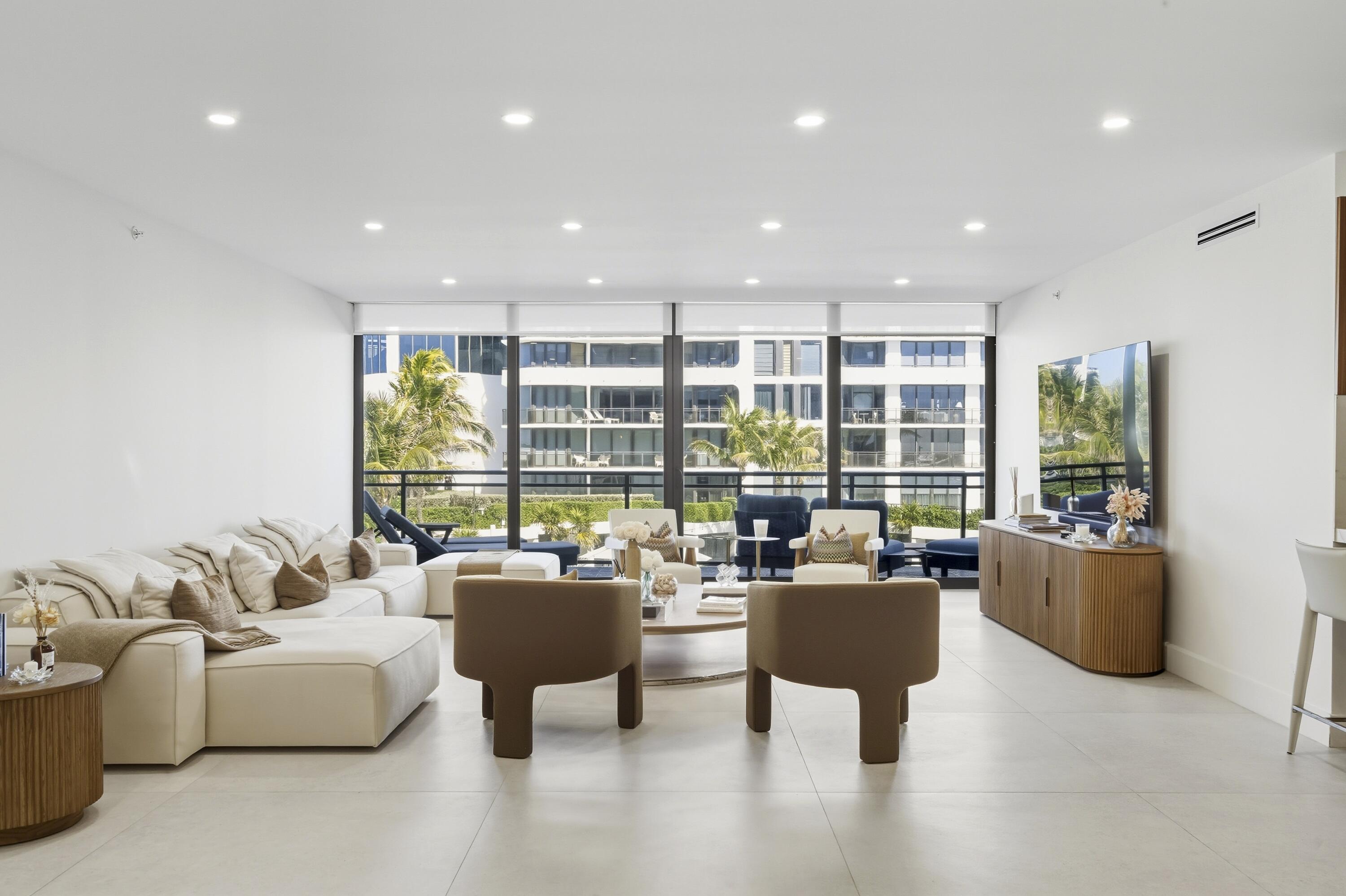 PALM BEACH HAMPTON COND - Residential