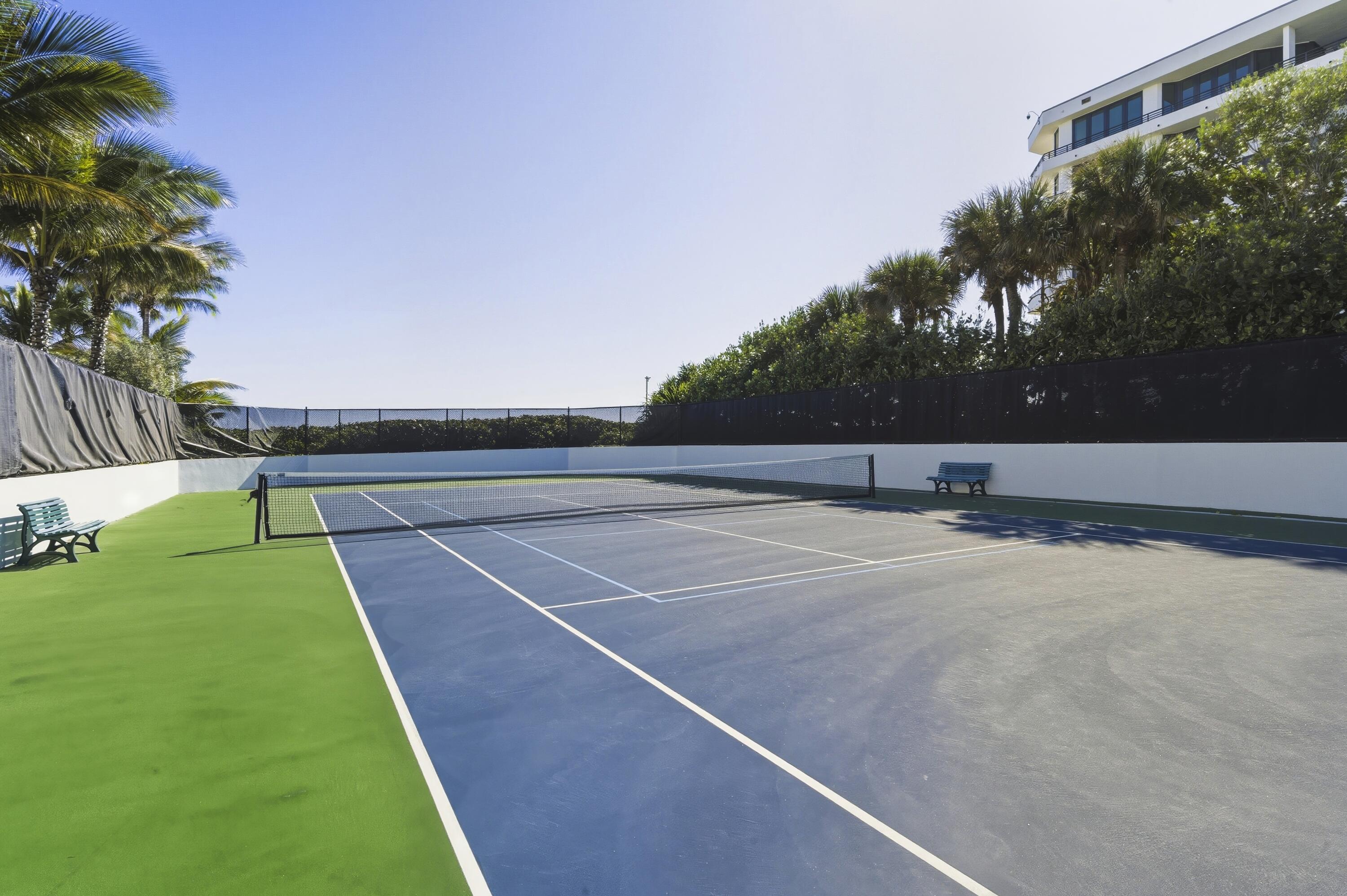 PALM BEACH HAMPTON COND - Residential